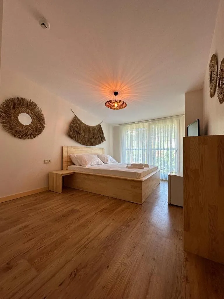 Photo of the whole room, Bed in The Roof Ada