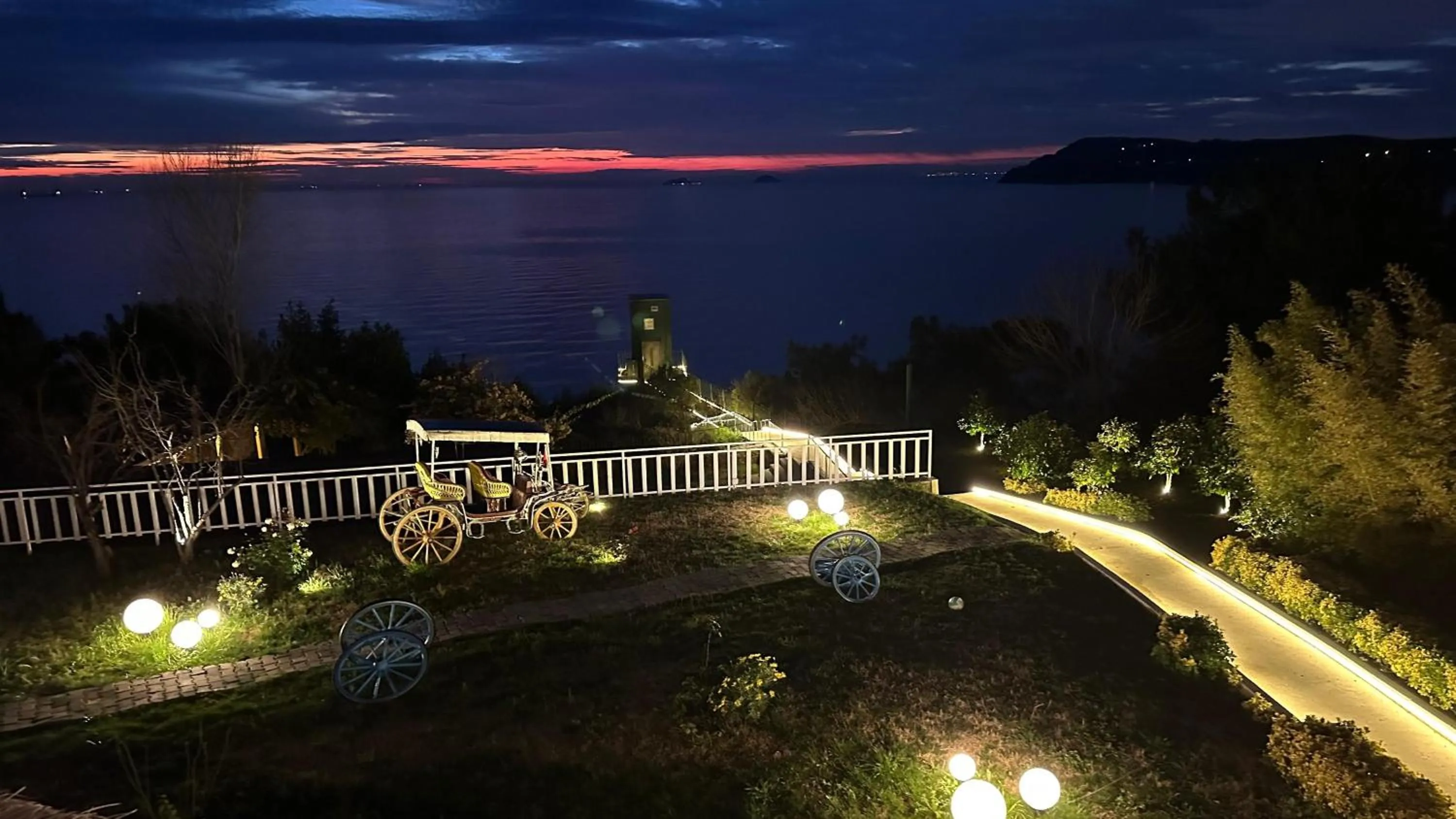 Night in The Roof Ada