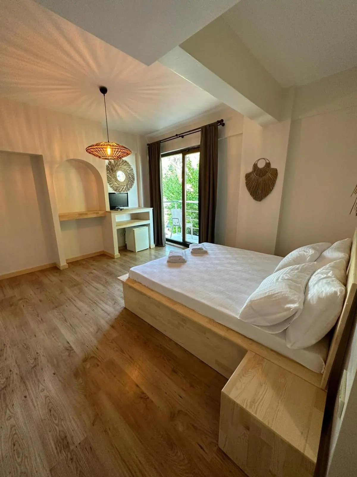 Photo of the whole room, Bed in The Roof Ada