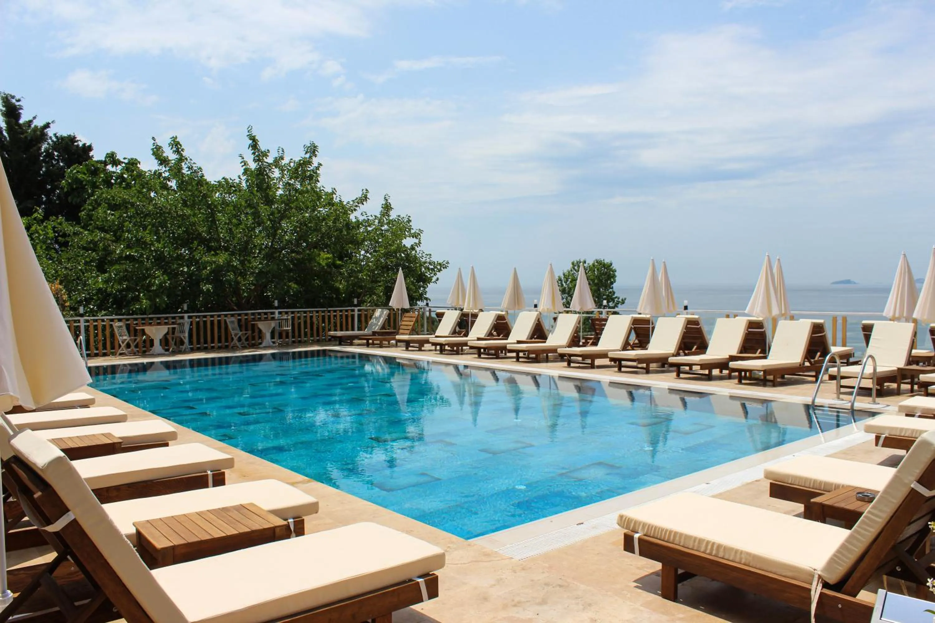 Swimming pool in The Roof Ada