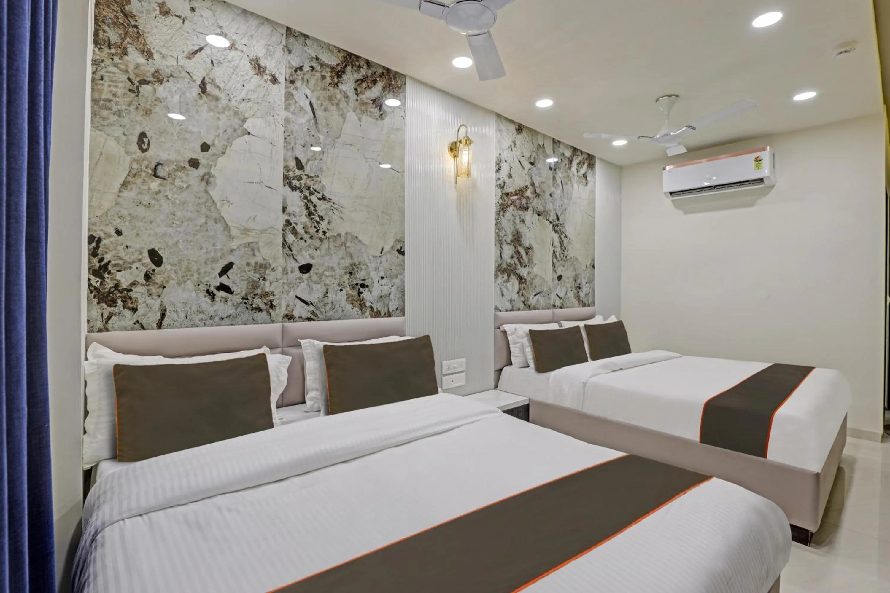 Bedroom, Bed in Collection O Alpha One