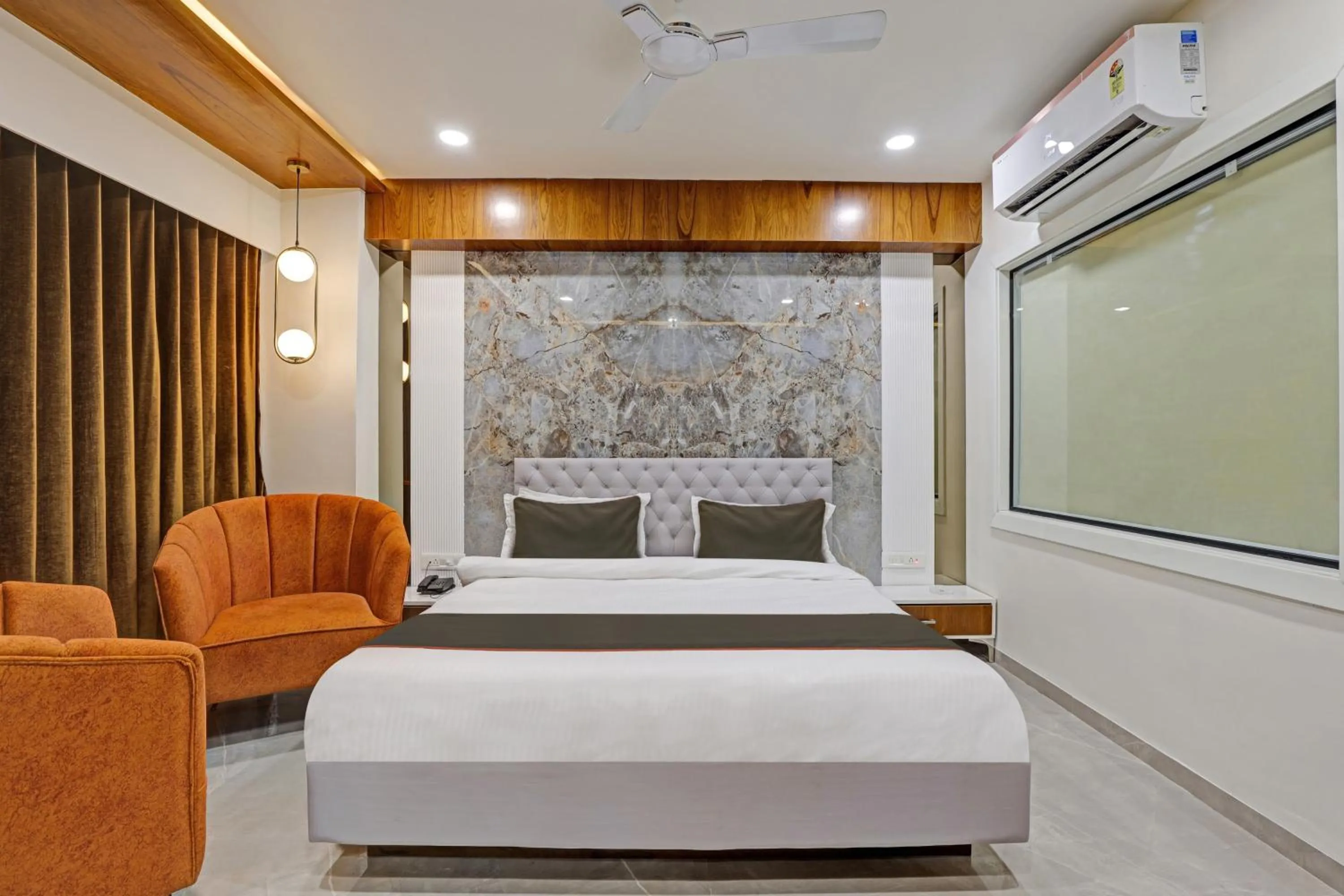 Bedroom in Collection O Alpha One