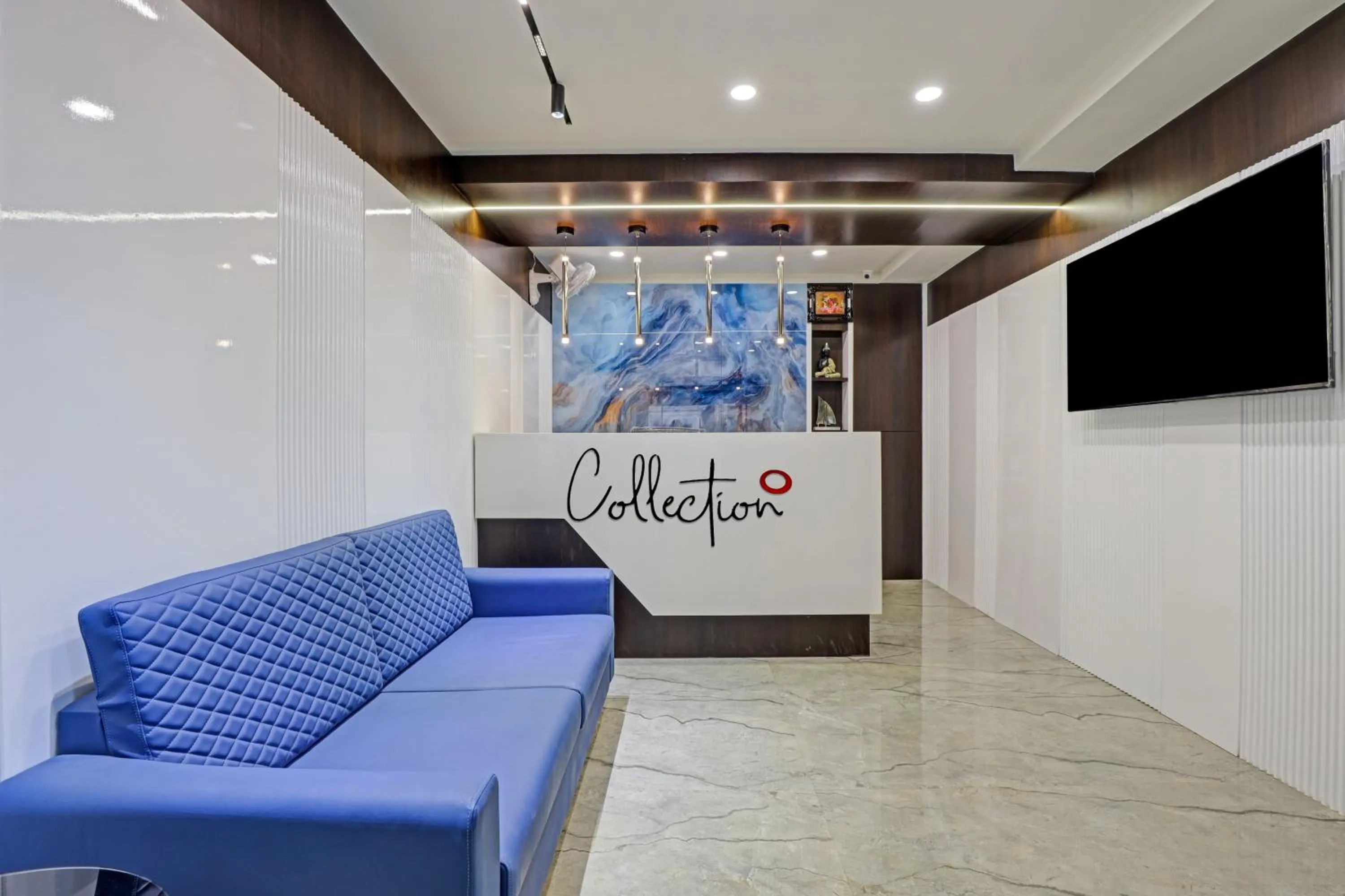 Lobby or reception in Collection O Alpha One