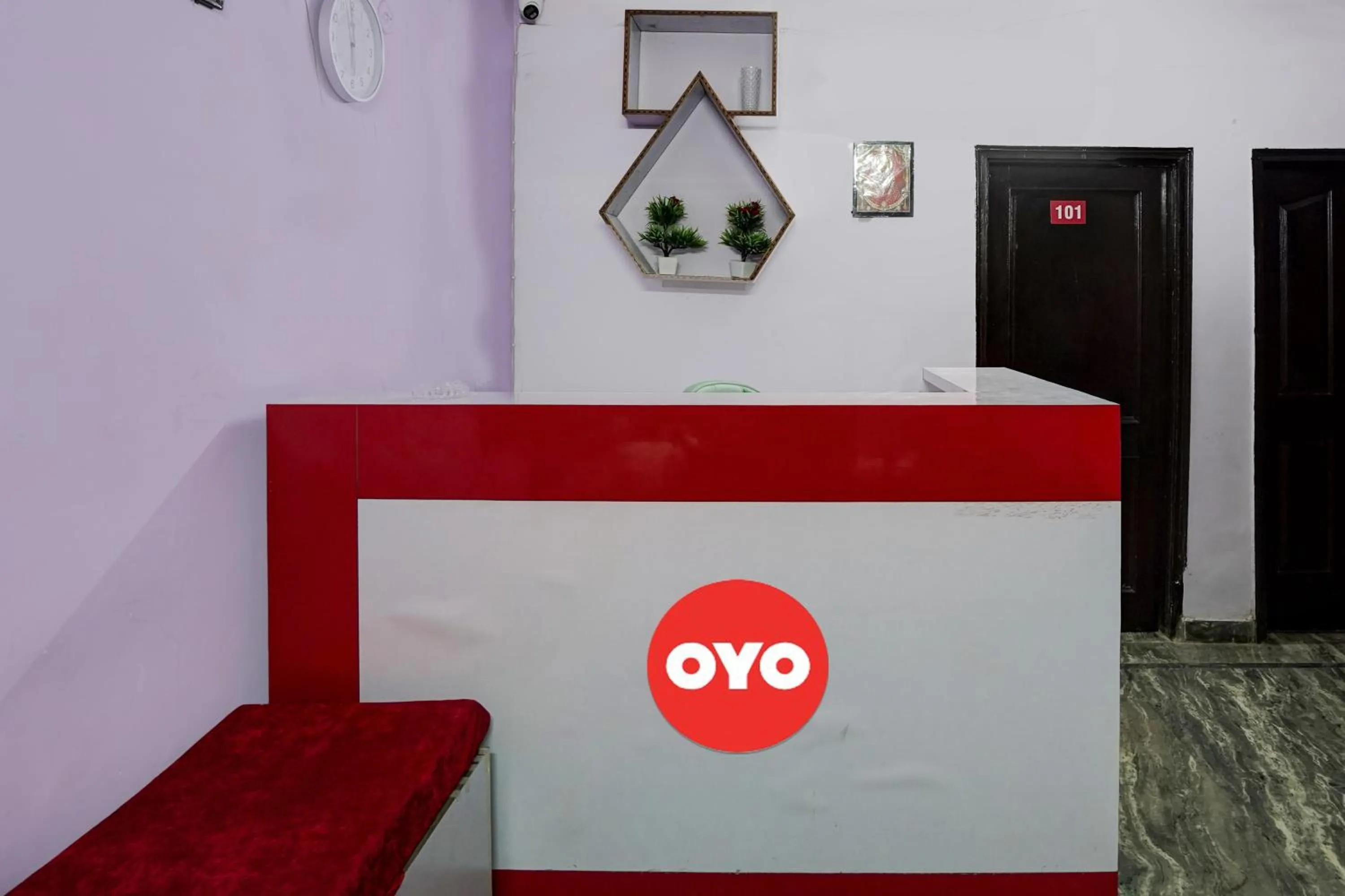 Lobby or reception in Super Hotel O Khanna Hotel near shakti khand III Indirapuram