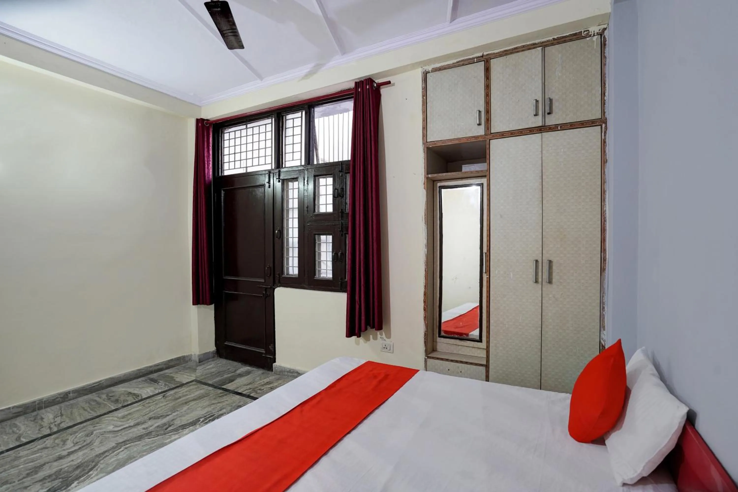 Bedroom, Bed in Super Hotel O Khanna Hotel near shakti khand III Indirapuram