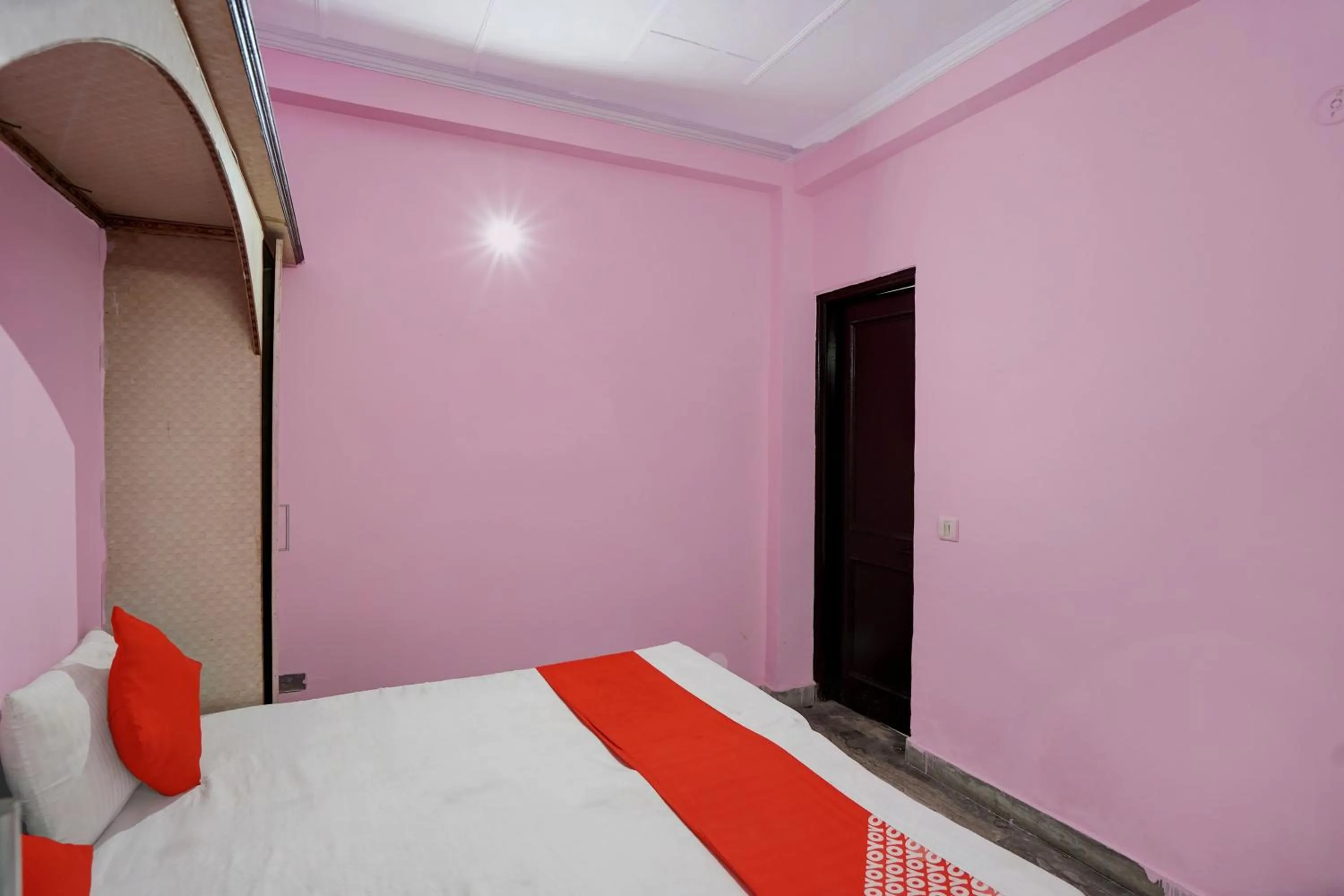 Bedroom, Bed in Super Hotel O Khanna Hotel near shakti khand III Indirapuram