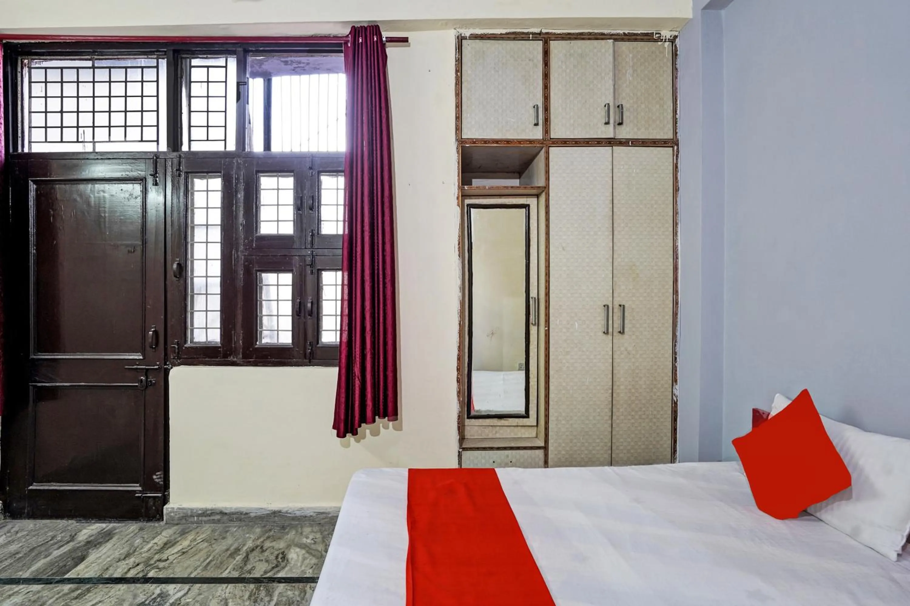 Bedroom, Bed in Super Hotel O Khanna Hotel near shakti khand III Indirapuram