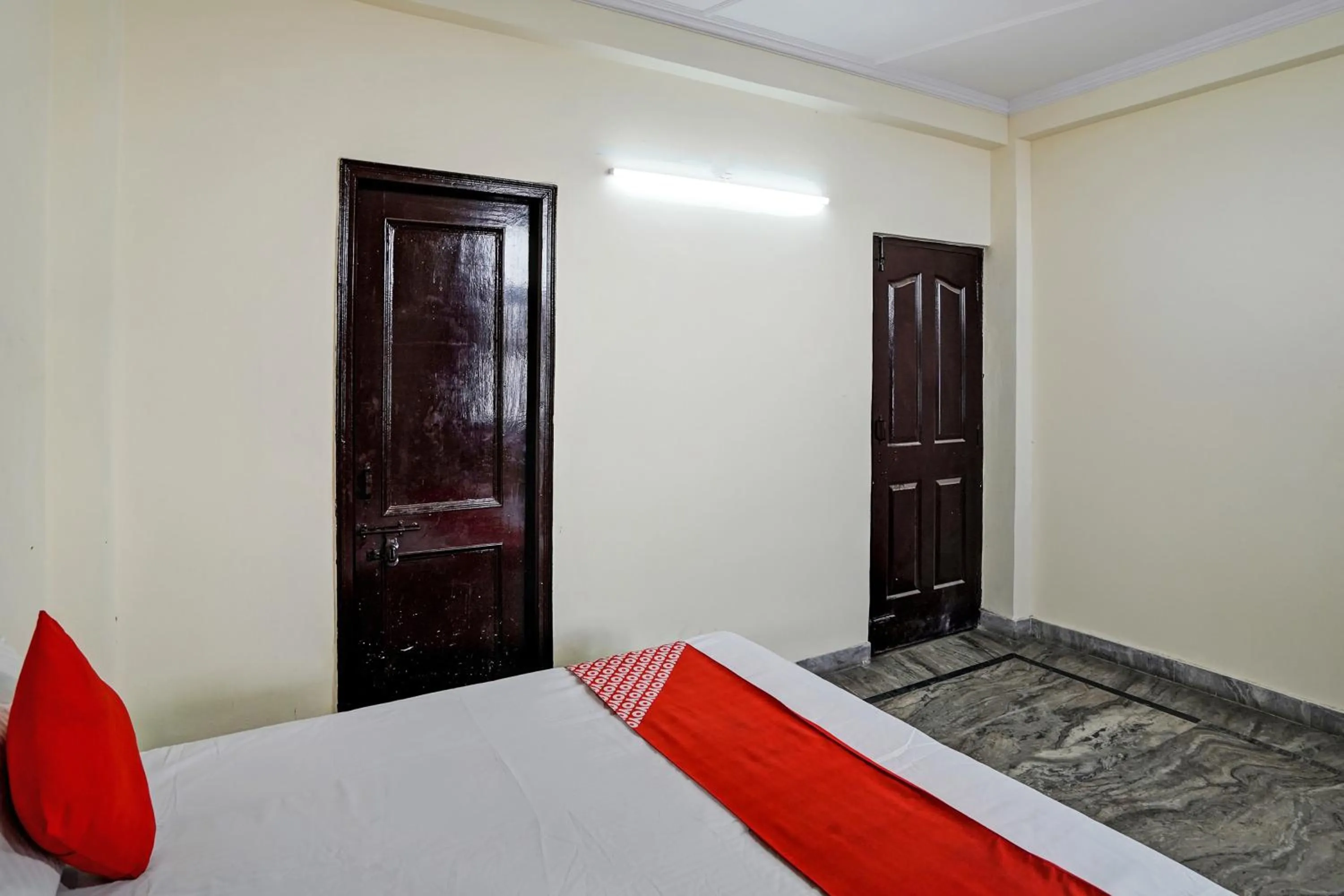 Bedroom, Bed in Super Hotel O Khanna Hotel near shakti khand III Indirapuram