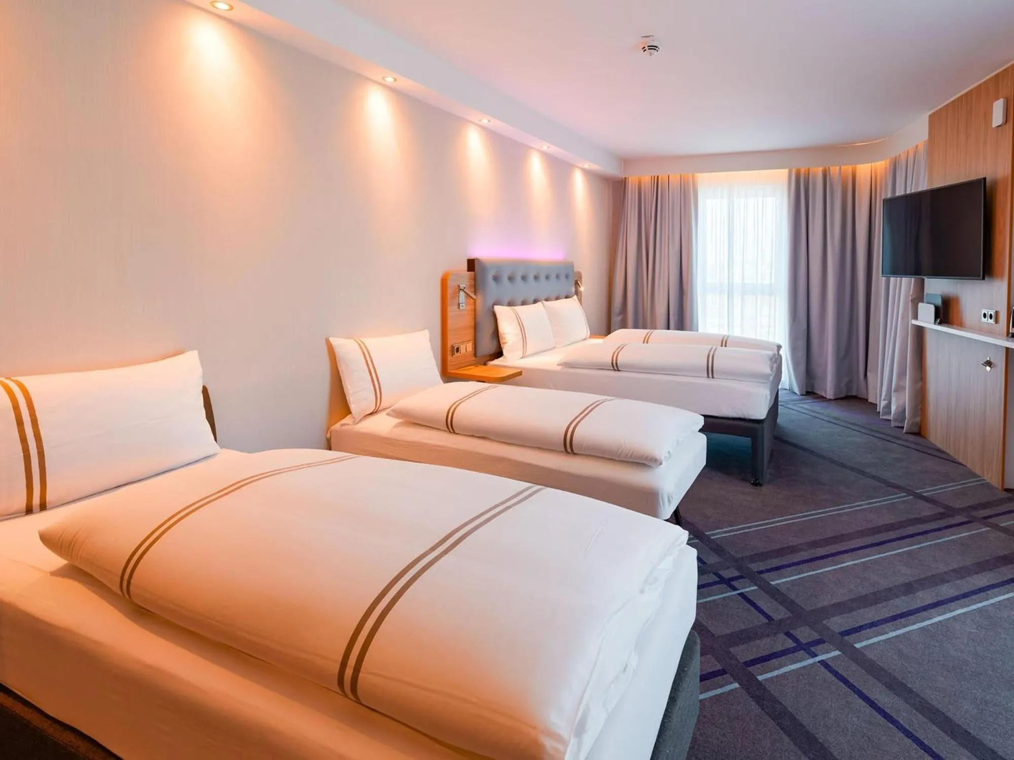 Bedroom, Bed in Premier Inn Mannheim City Centre