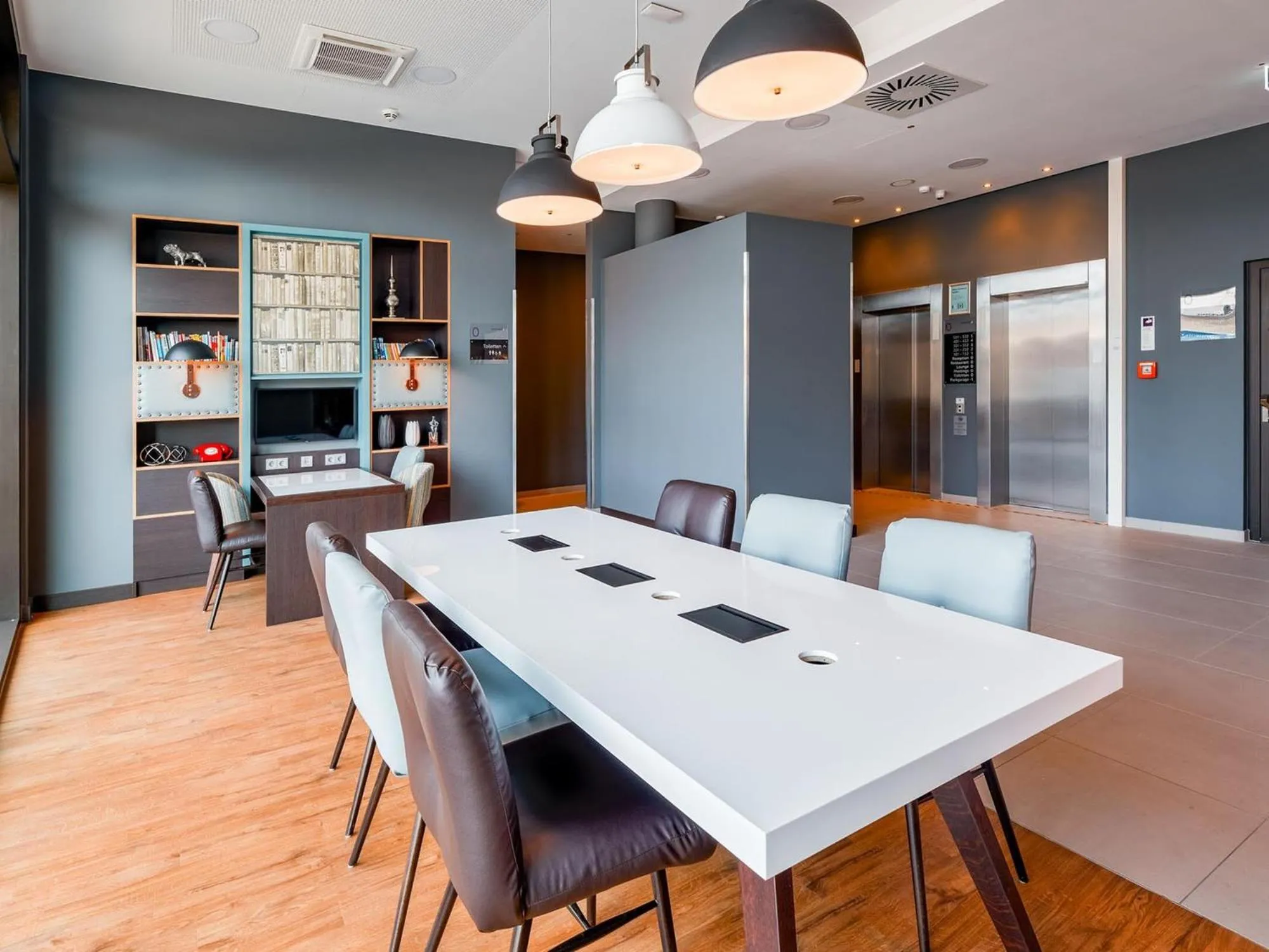 Meeting/conference room in Premier Inn Mannheim City Centre