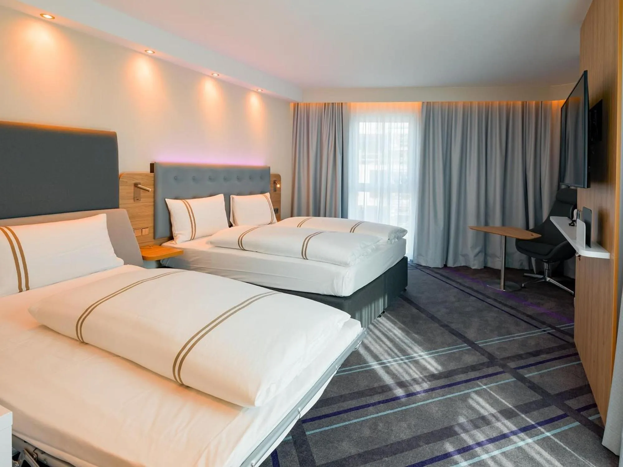 Bedroom, Bed in Premier Inn Mannheim City Centre