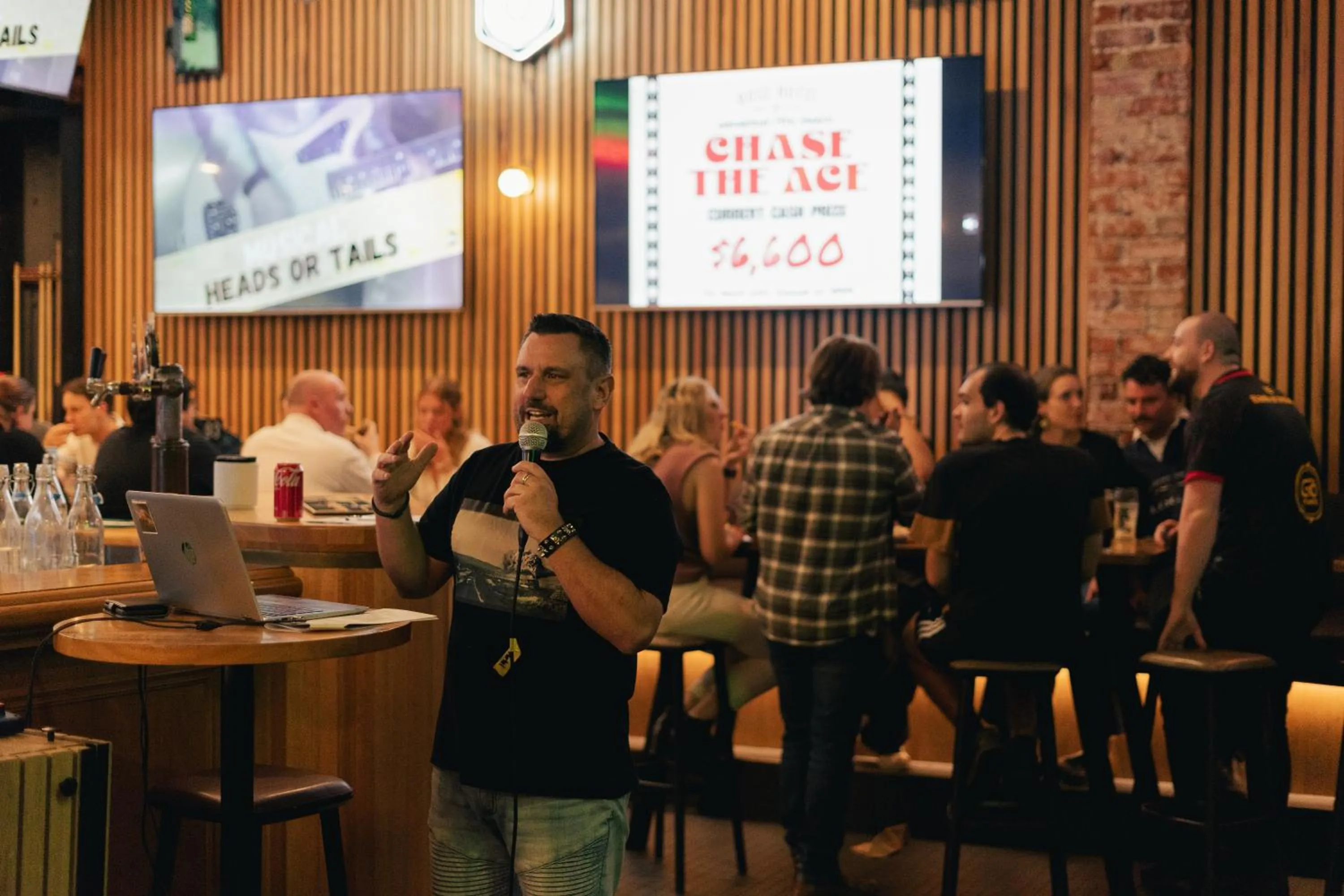 Lounge or bar in The Rose Hotel & Motel