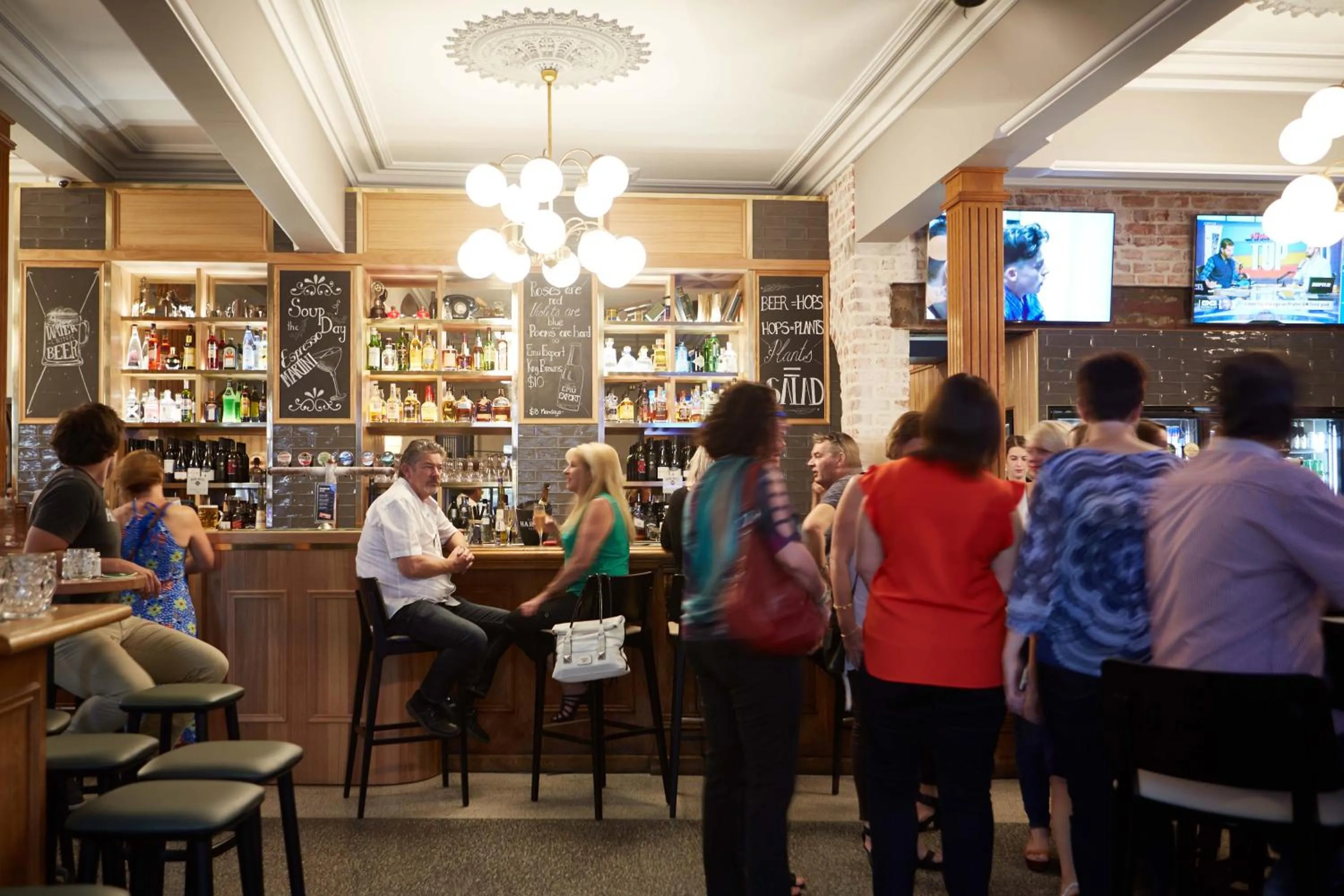 Lounge or bar in The Rose Hotel & Motel