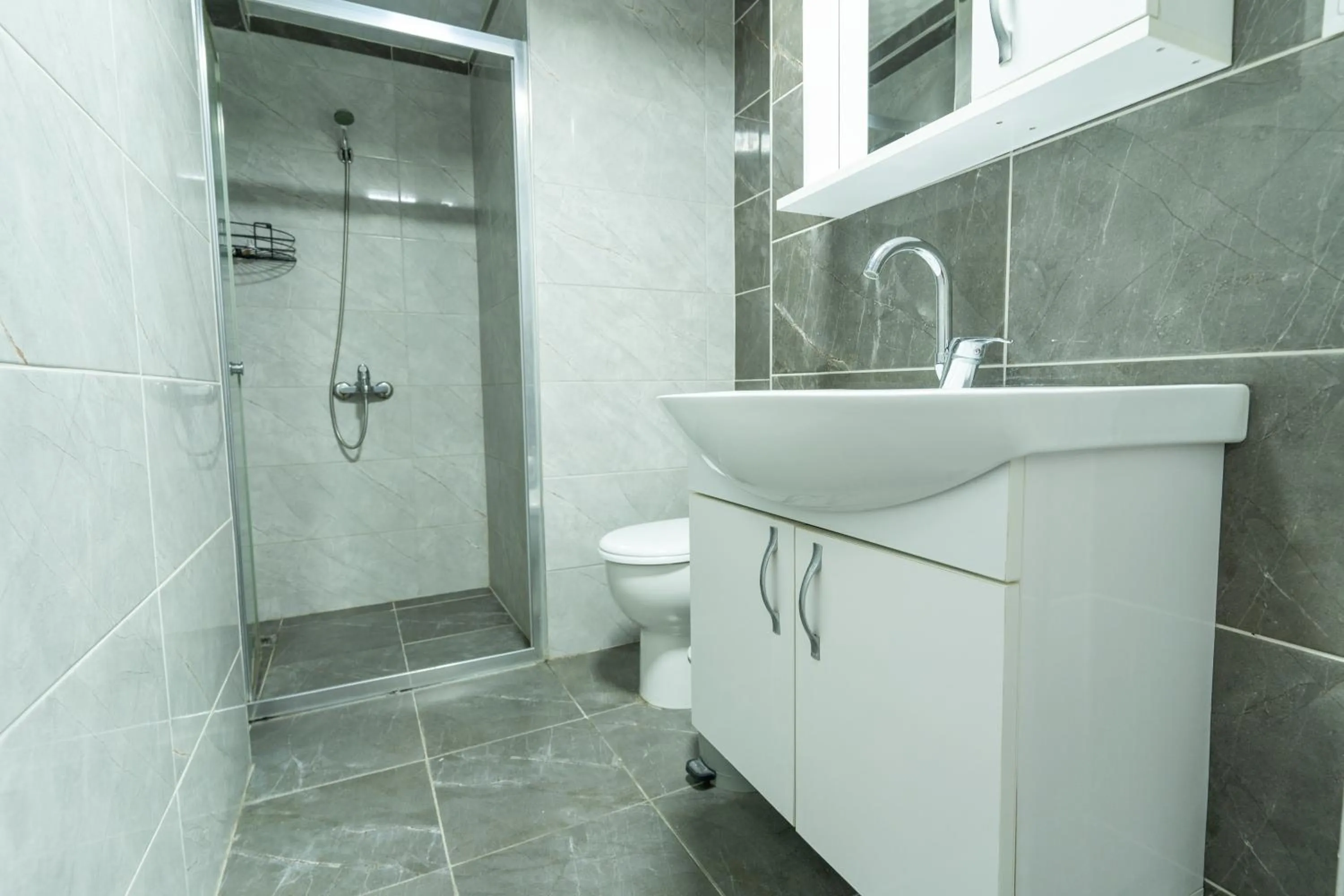 Shower in YAŞAM HOTEL