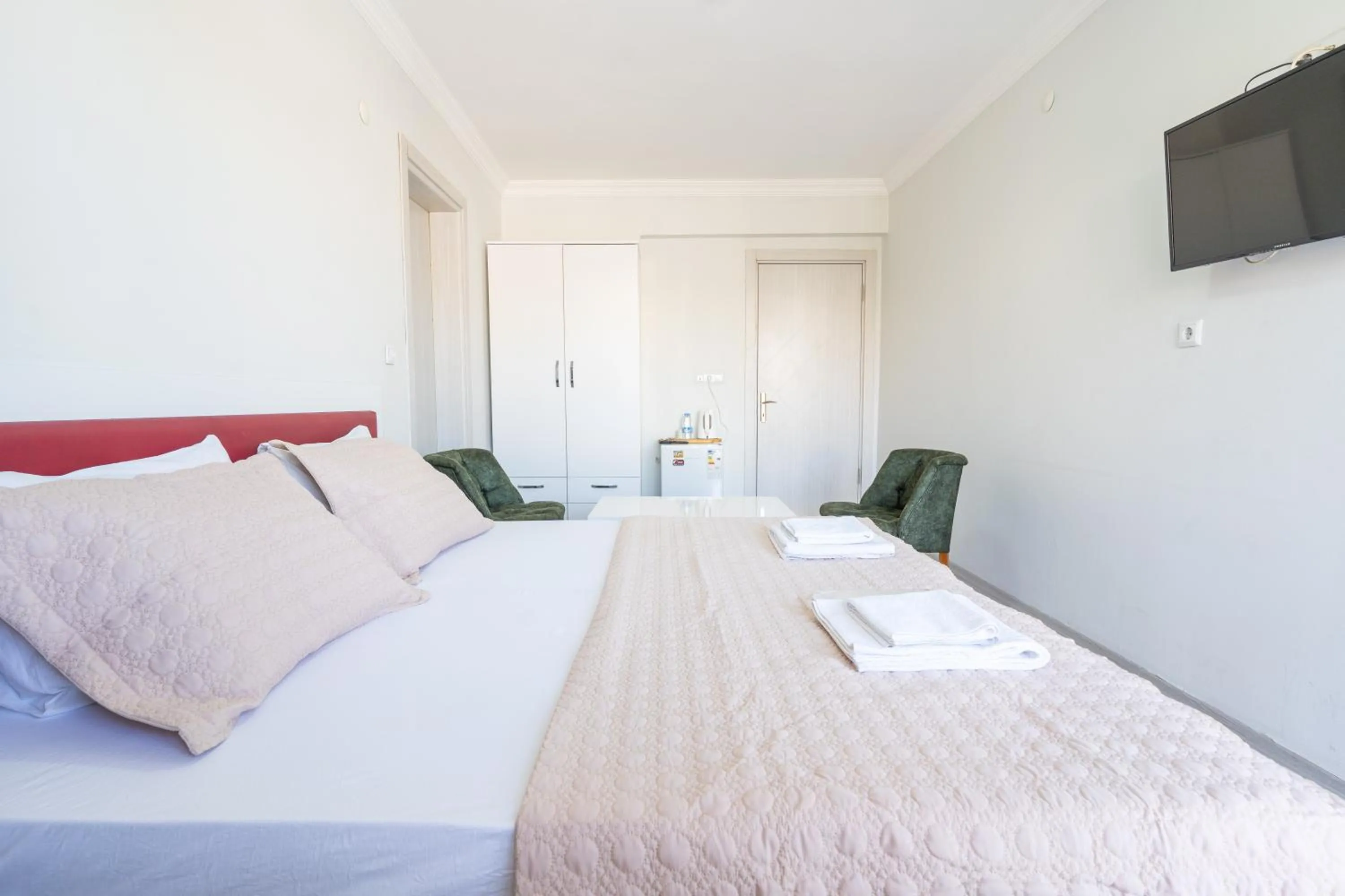 Bedroom, Bed in YAŞAM HOTEL