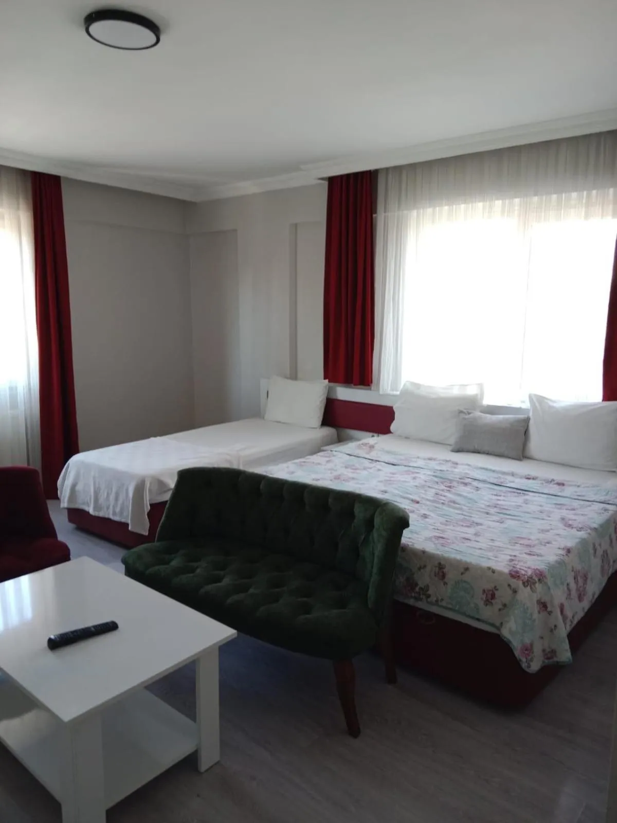 Living room, Bed in YAŞAM HOTEL