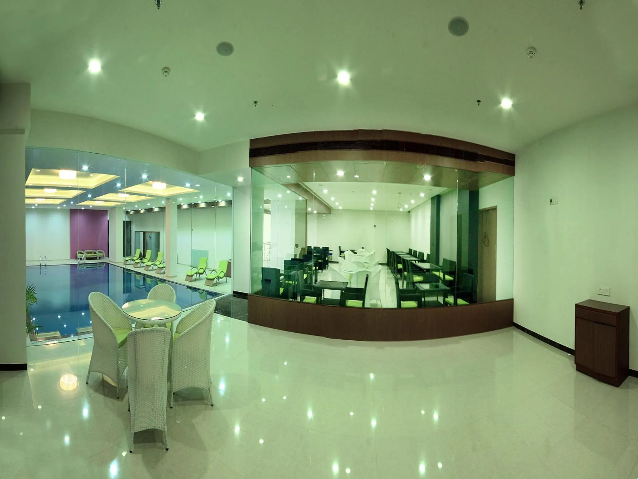 Swimming pool in Narayani Heights Hotel & Resort