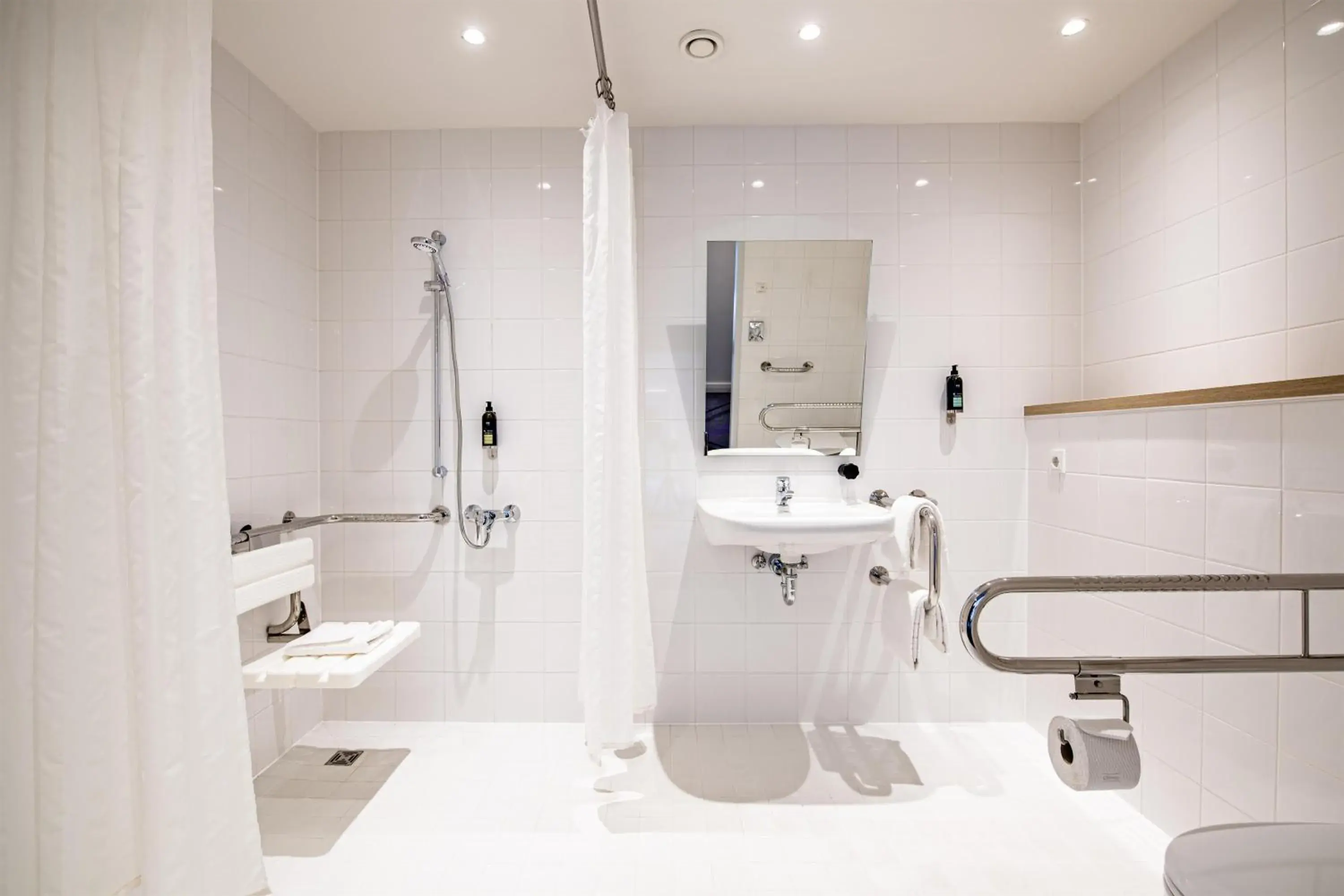 Bathroom in Premier Inn Muenchen Messe Bathroom in Premier Inn Muenchen Messe