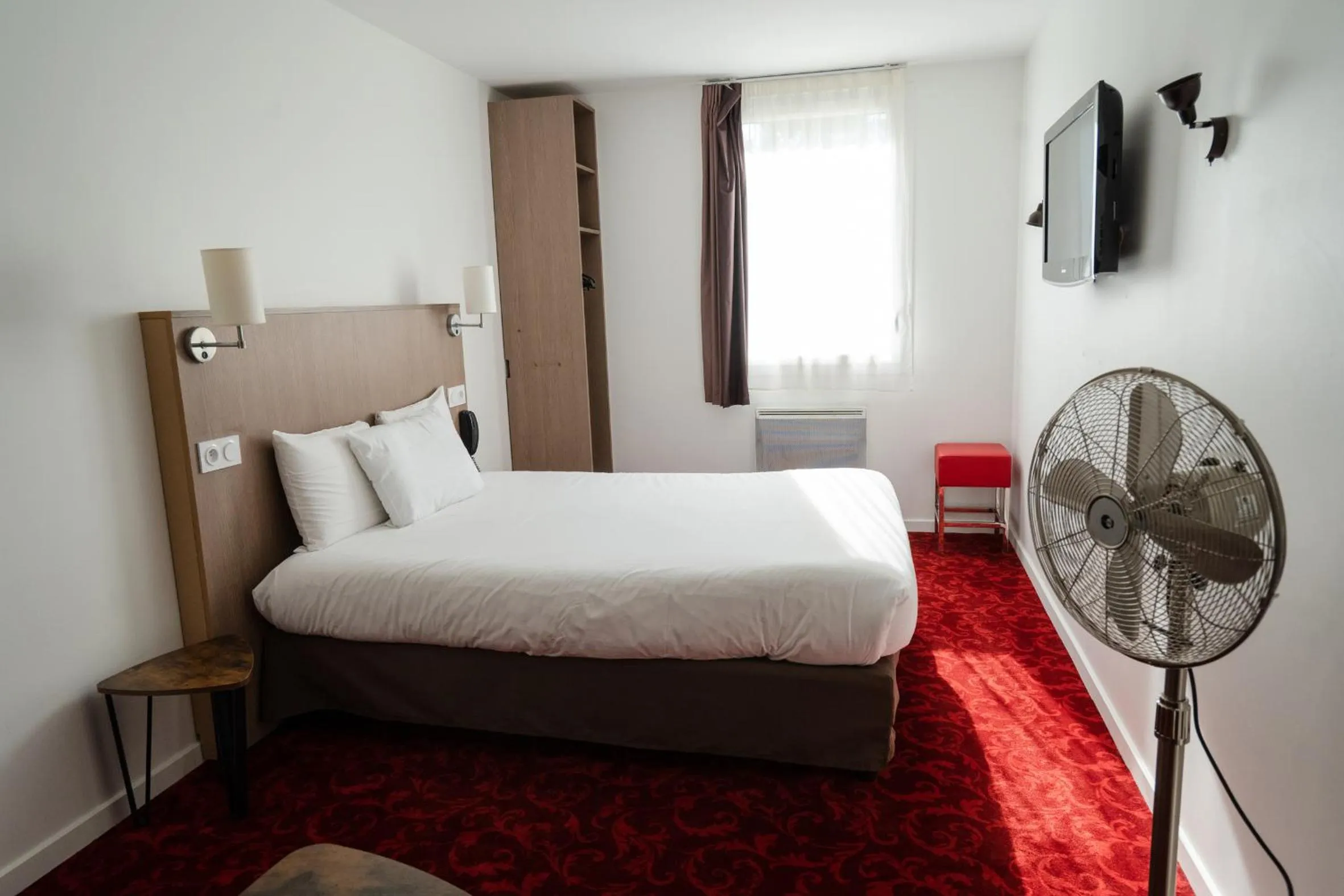Bedroom, Bed in Brit Hotel Essentiel Cholet