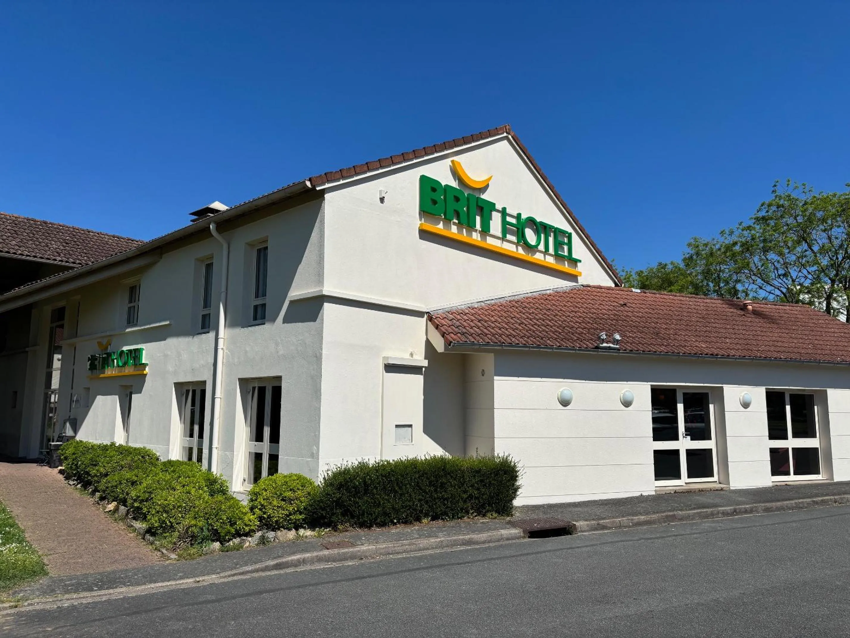 Property building in Brit Hotel Essentiel Cholet