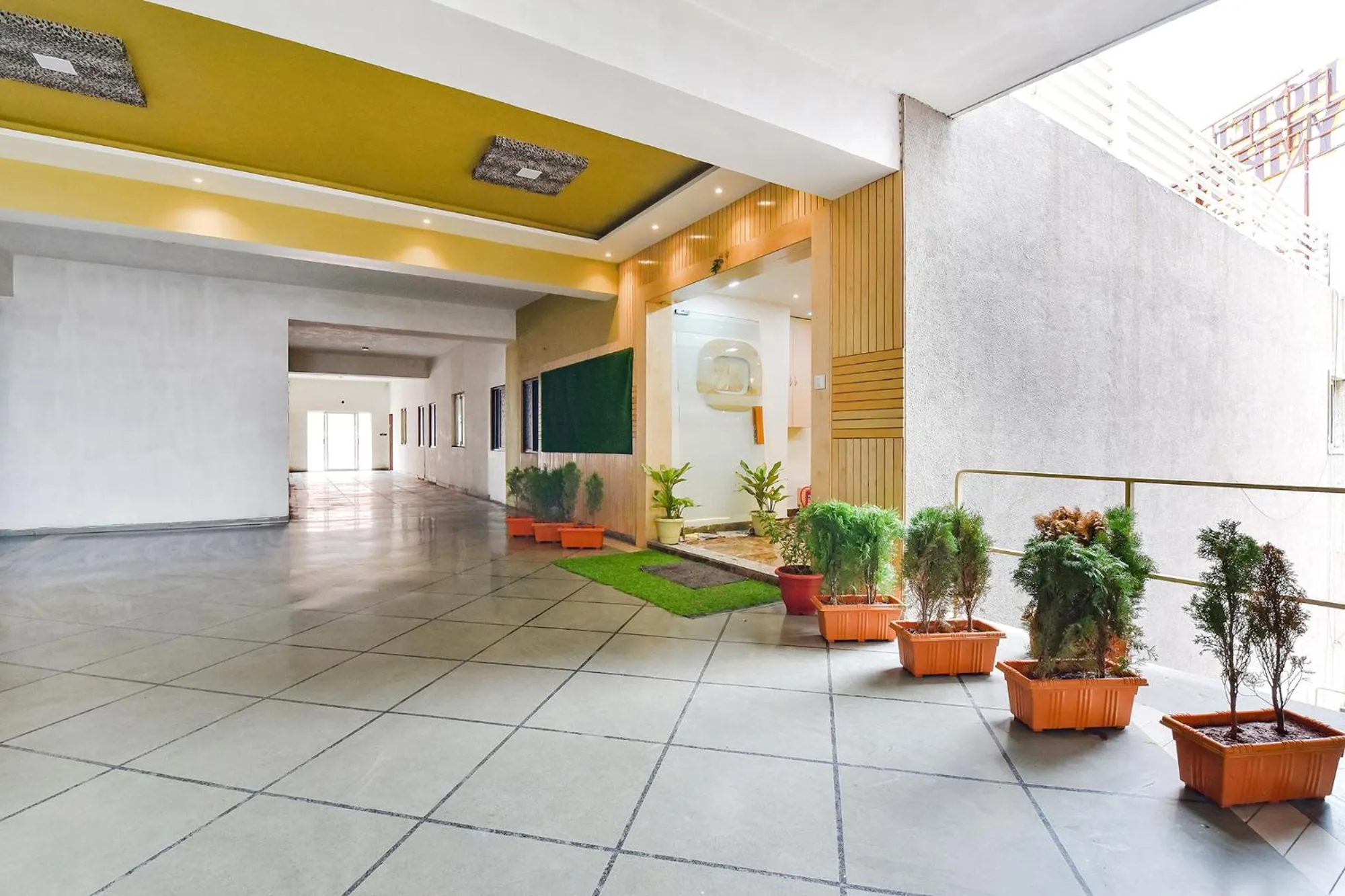 Facade/entrance in FabHotel Symphony Grand