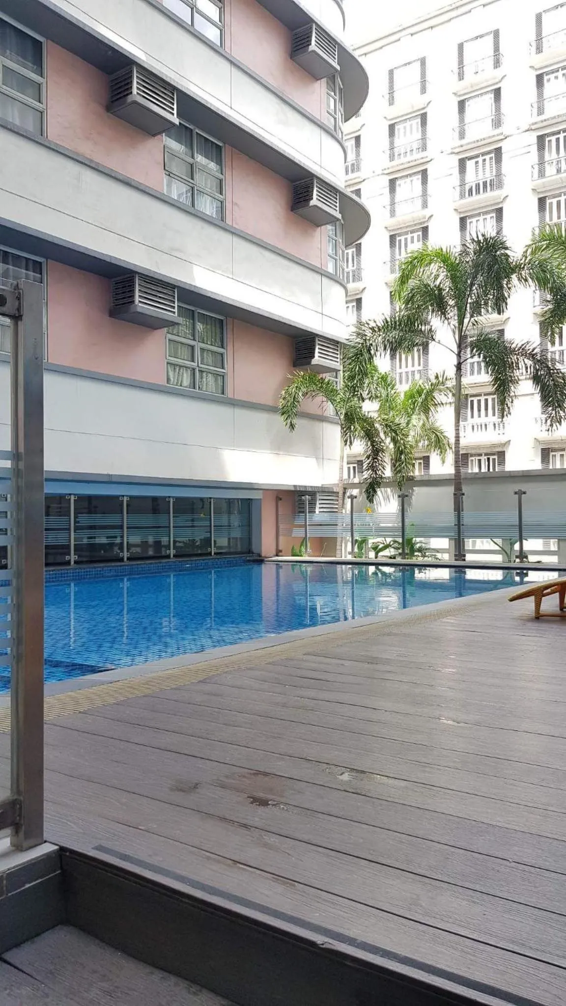 Swimming pool in 101 Newport blvd C2 4F by Rechelle Nunag