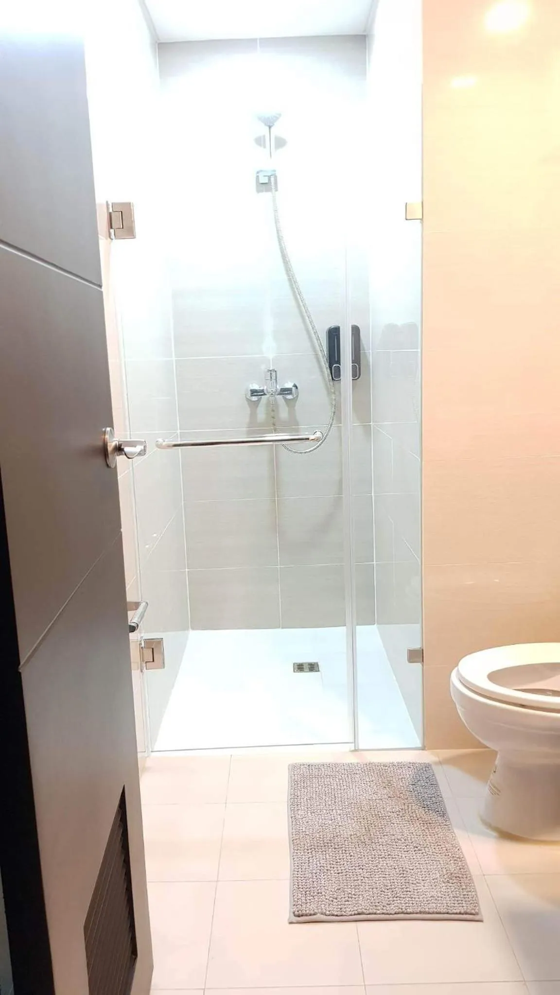 Bathroom in 101 Newport blvd C2 4F by Rechelle Nunag