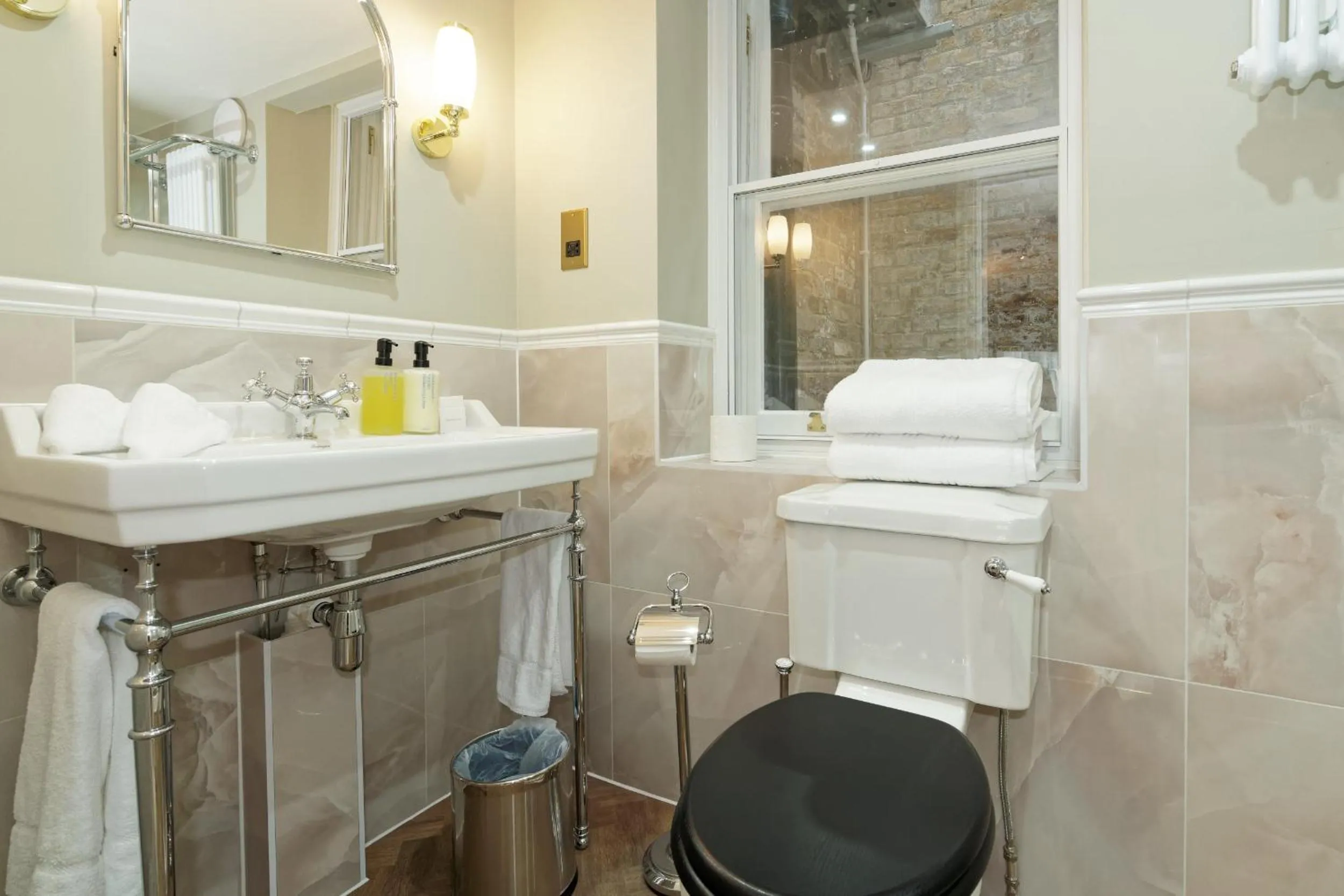 Toilet in Old Town House, Margate