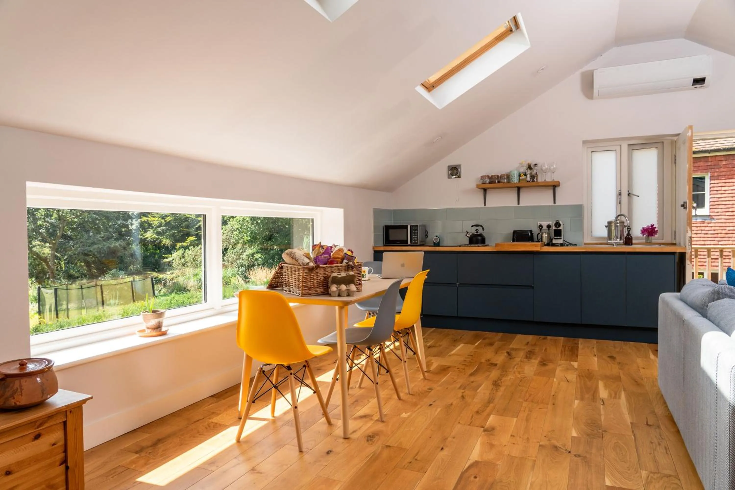 Little Willow Bank - 1 bed luxury apartment between Salisbury and The New Forest