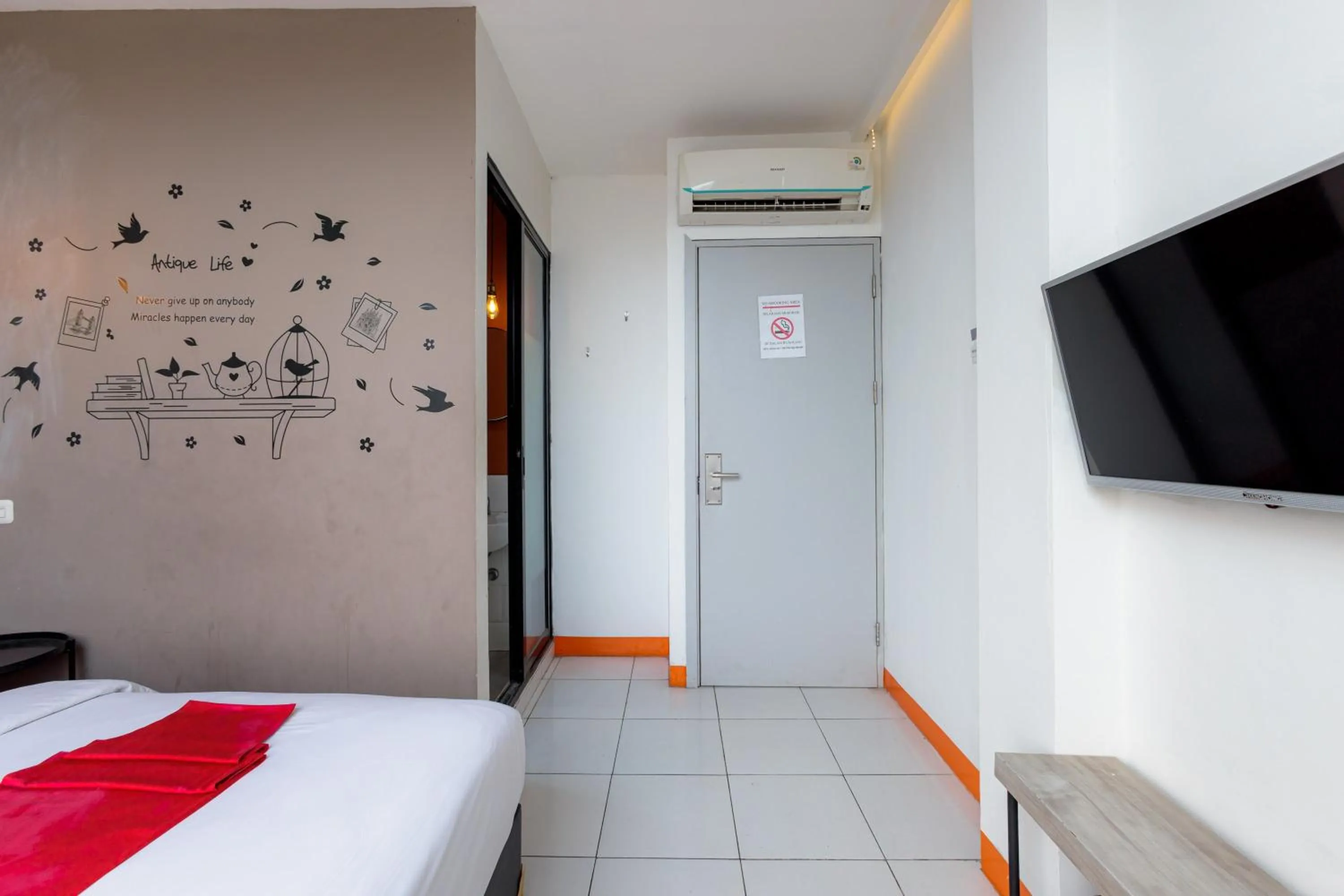 Bed in RedDoorz near Mangga Dua Mall