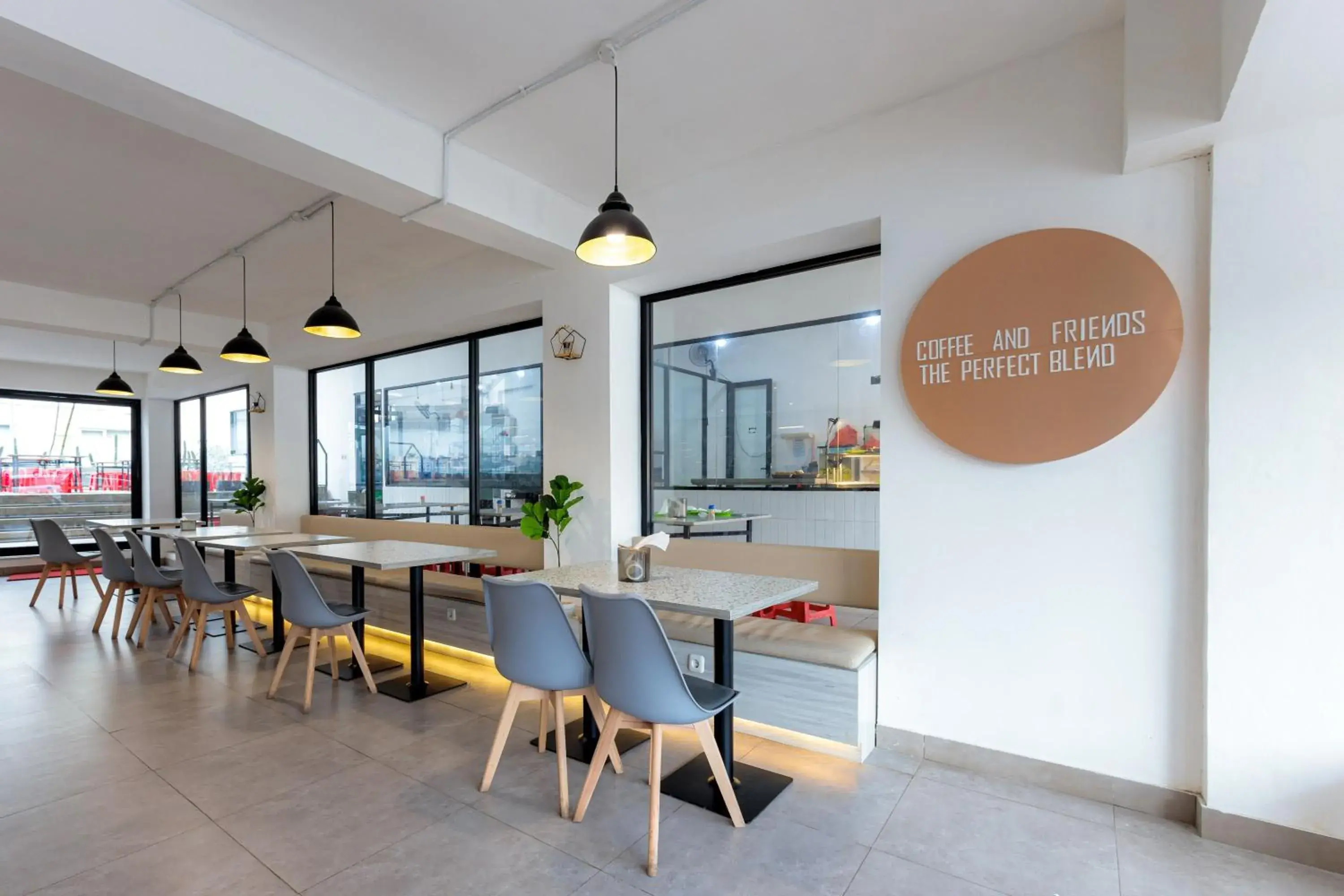 Property building in RedDoorz near Mangga Dua Mall Property building in RedDoorz near Mangga Dua Mall