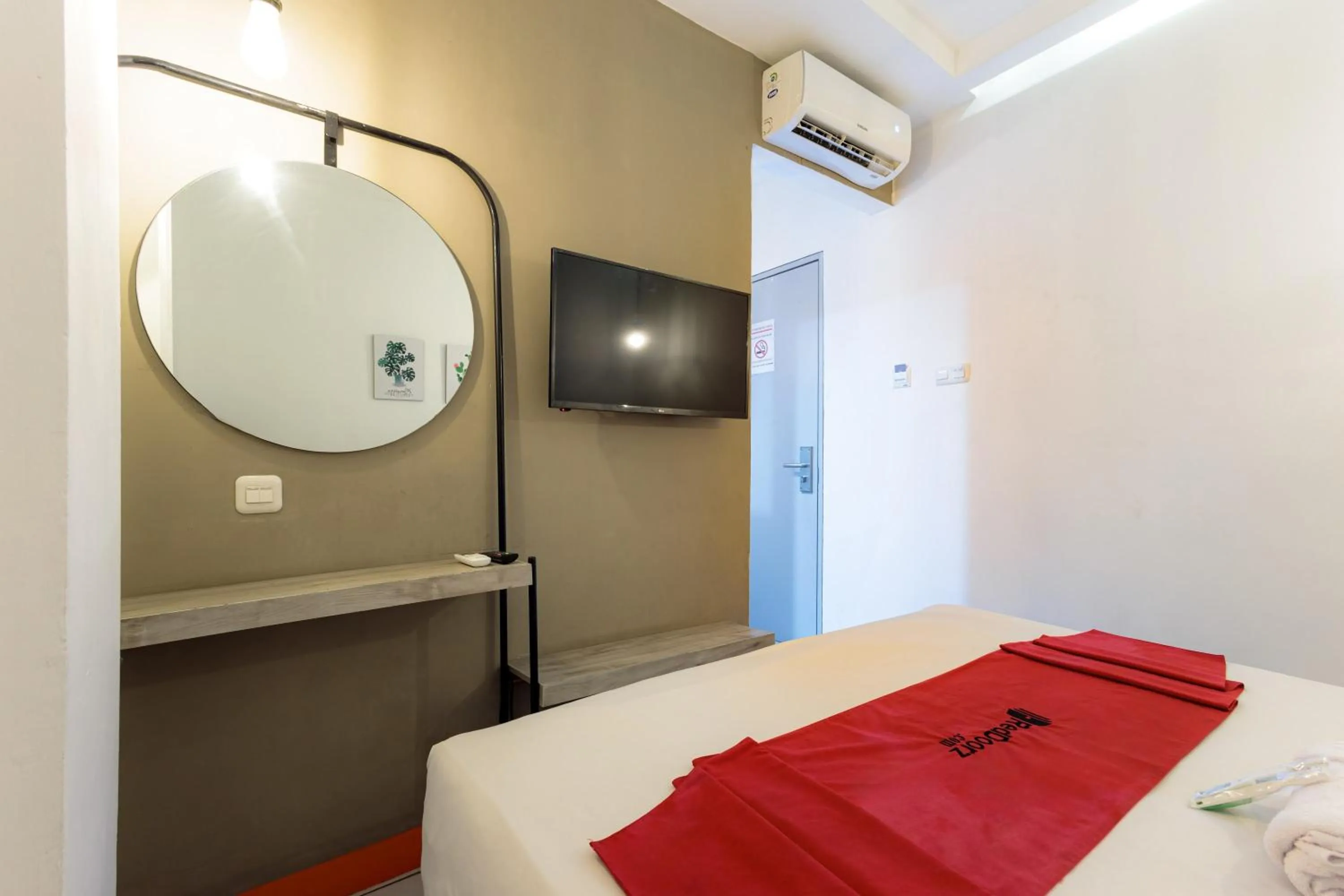 Bed in RedDoorz near Mangga Dua Mall