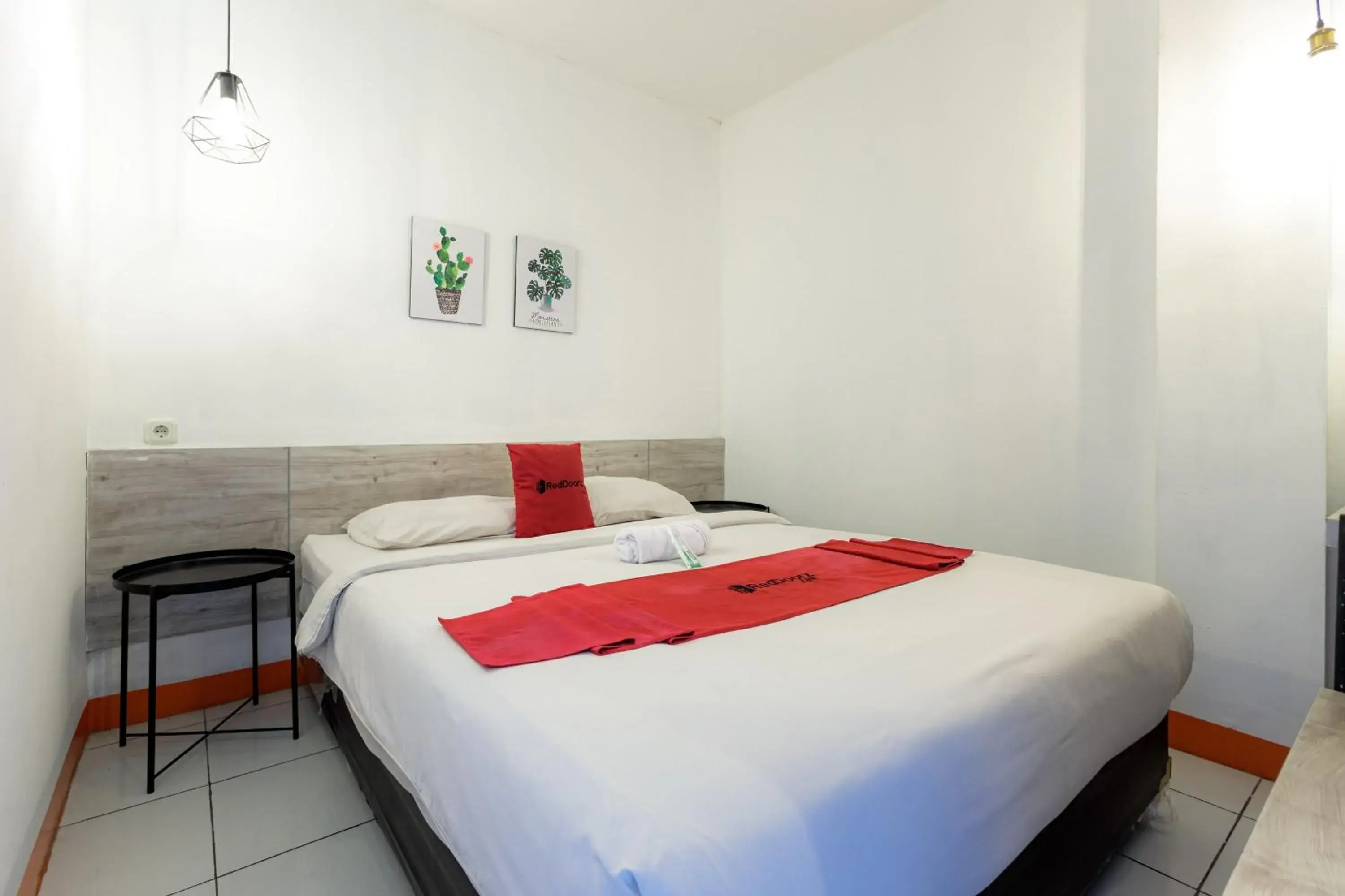 Bed in RedDoorz near Mangga Dua Mall Bed in RedDoorz near Mangga Dua Mall