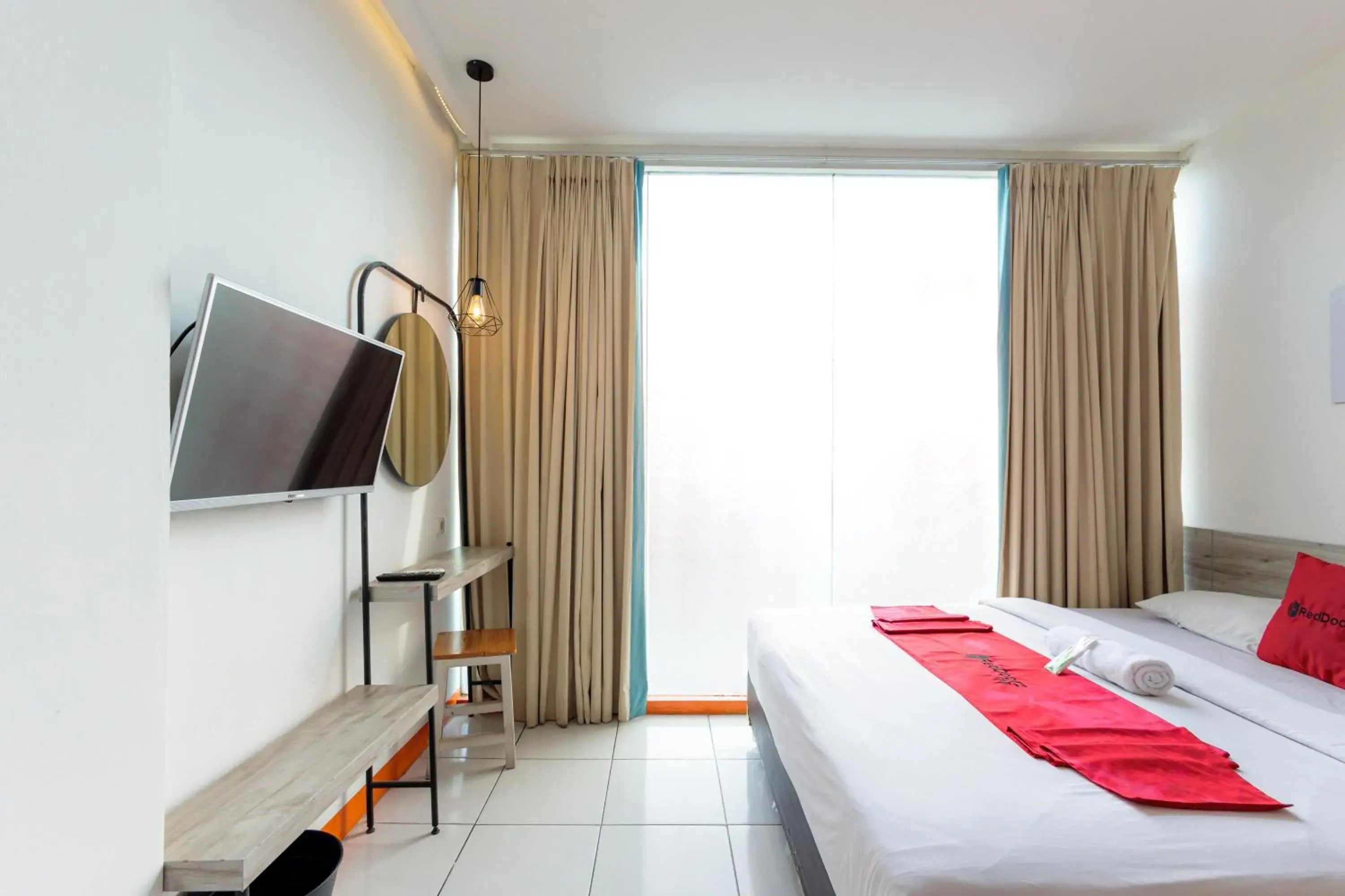 Bed in RedDoorz near Mangga Dua Mall Bed in RedDoorz near Mangga Dua Mall