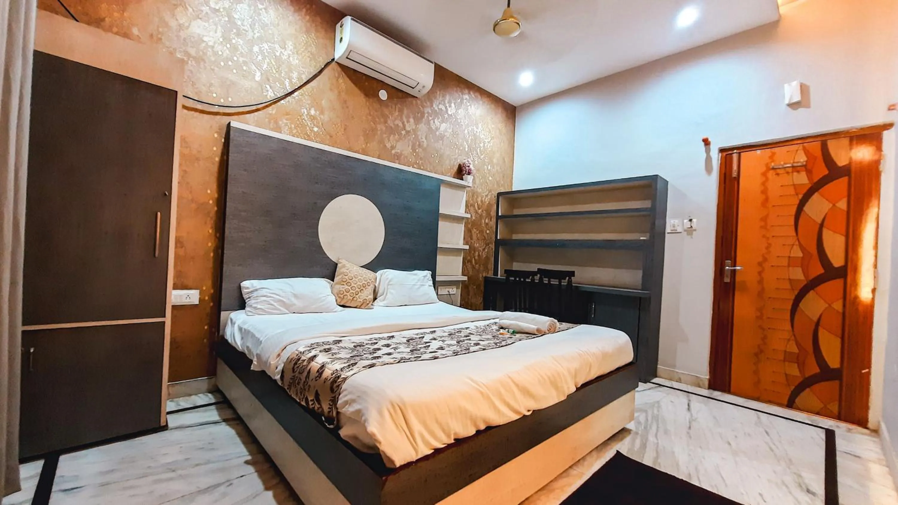 Bed in Hotel Rajyashree Palace