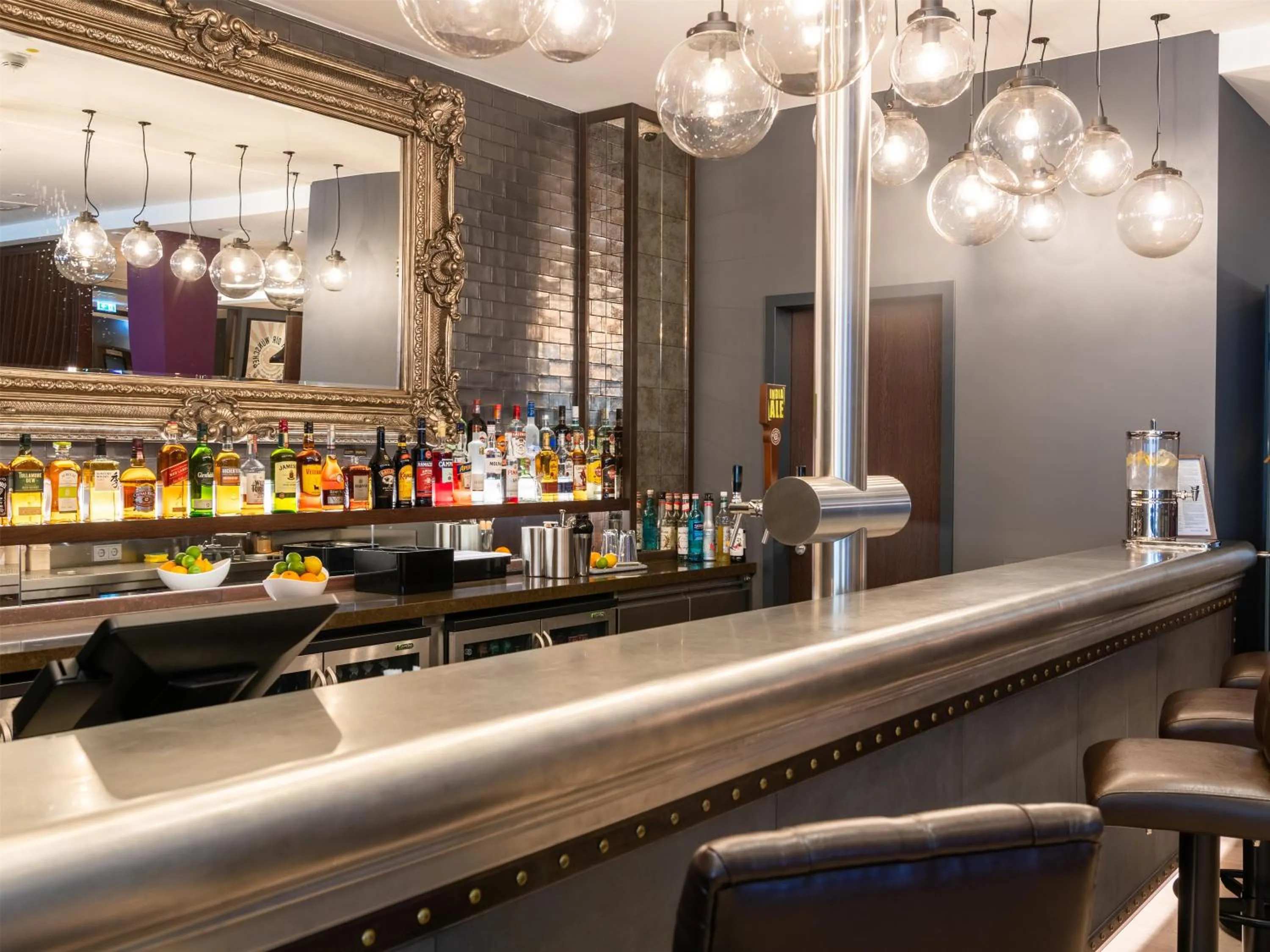 Lounge or bar in Premier Inn München City Zentrum