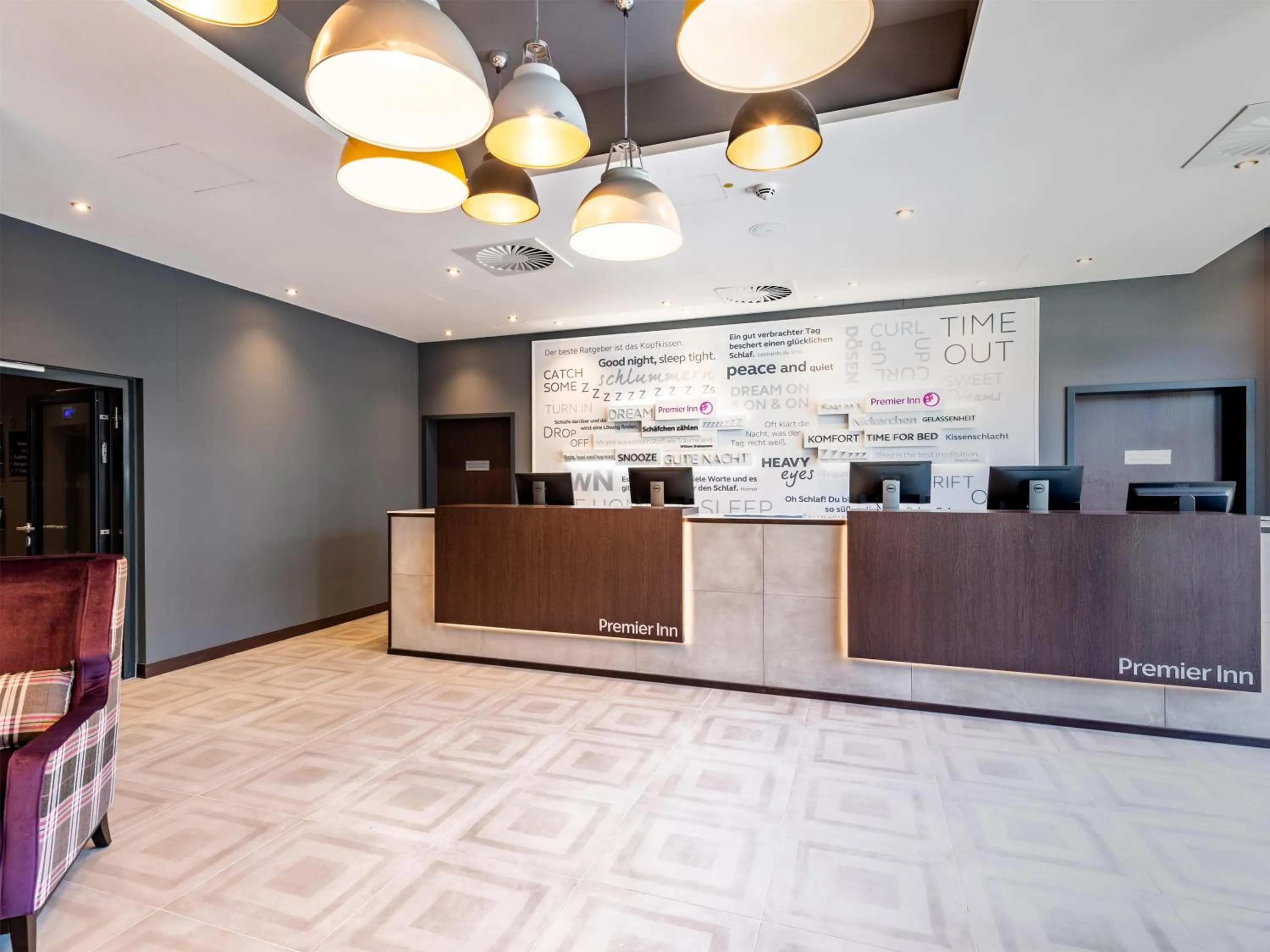 Lobby or reception in Premier Inn München City Zentrum