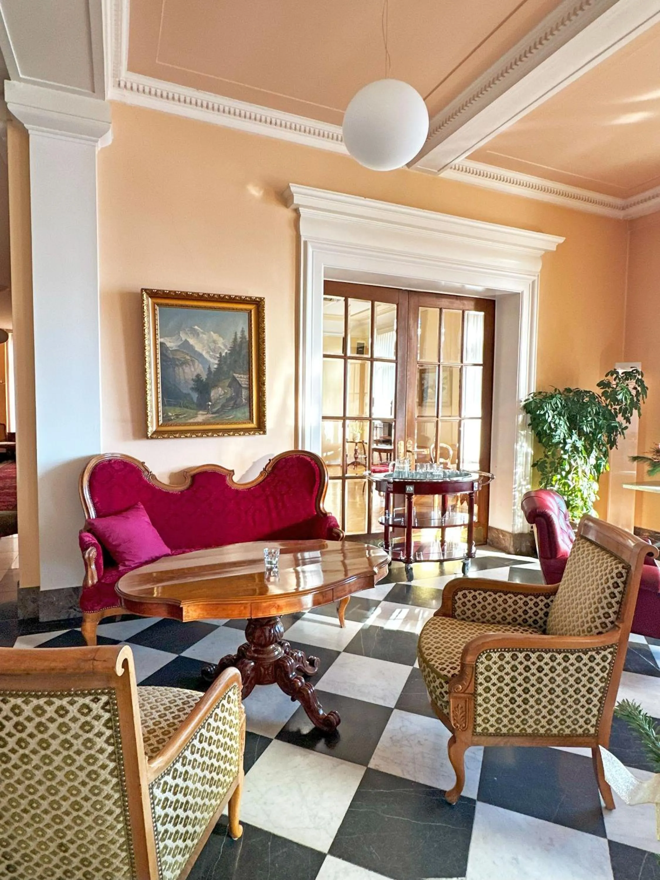 Seating area in Hotel Royal Luzern