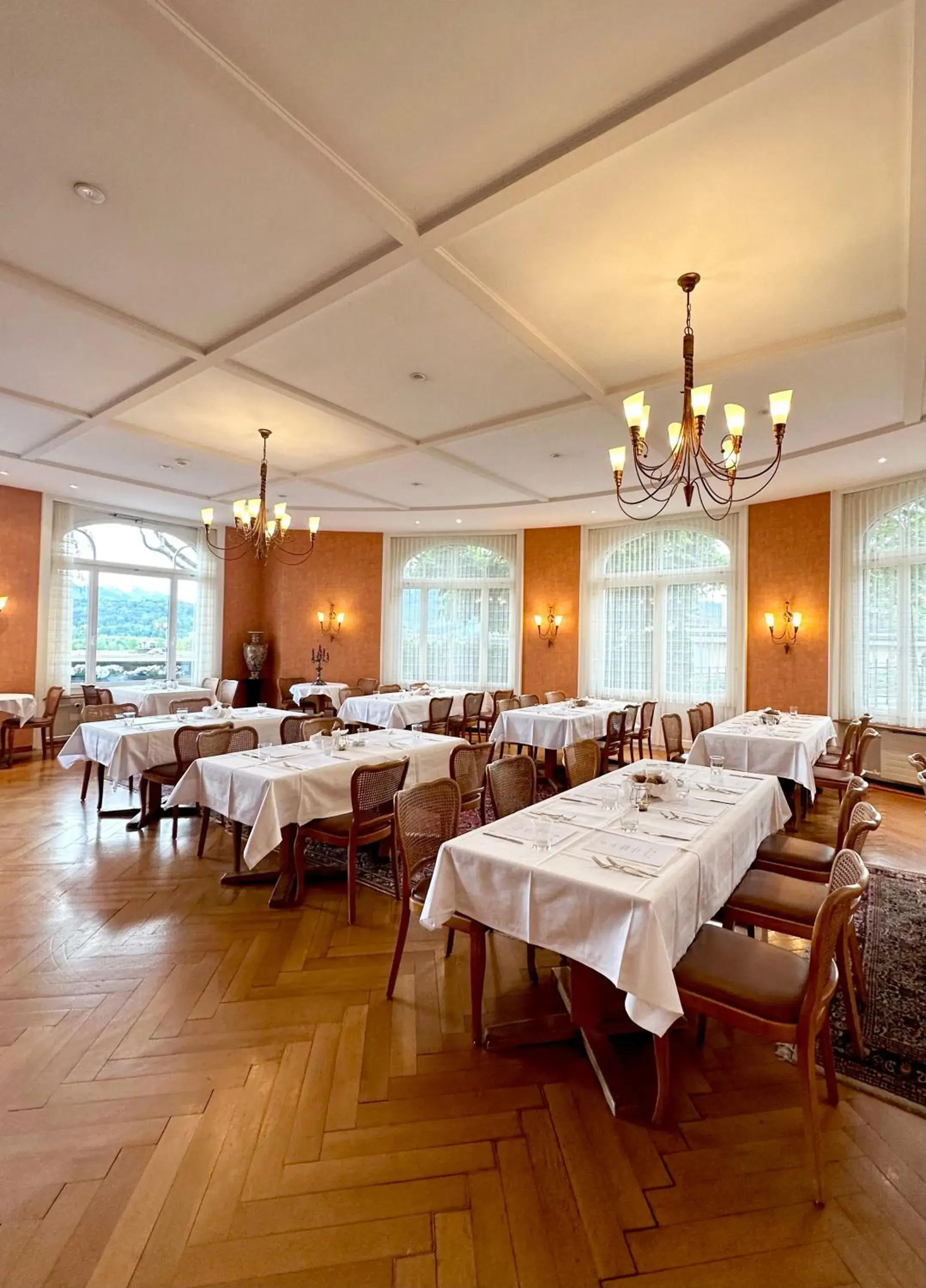 Restaurant/places to eat in Hotel Royal Luzern Restaurant/places to eat in Hotel Royal Luzern