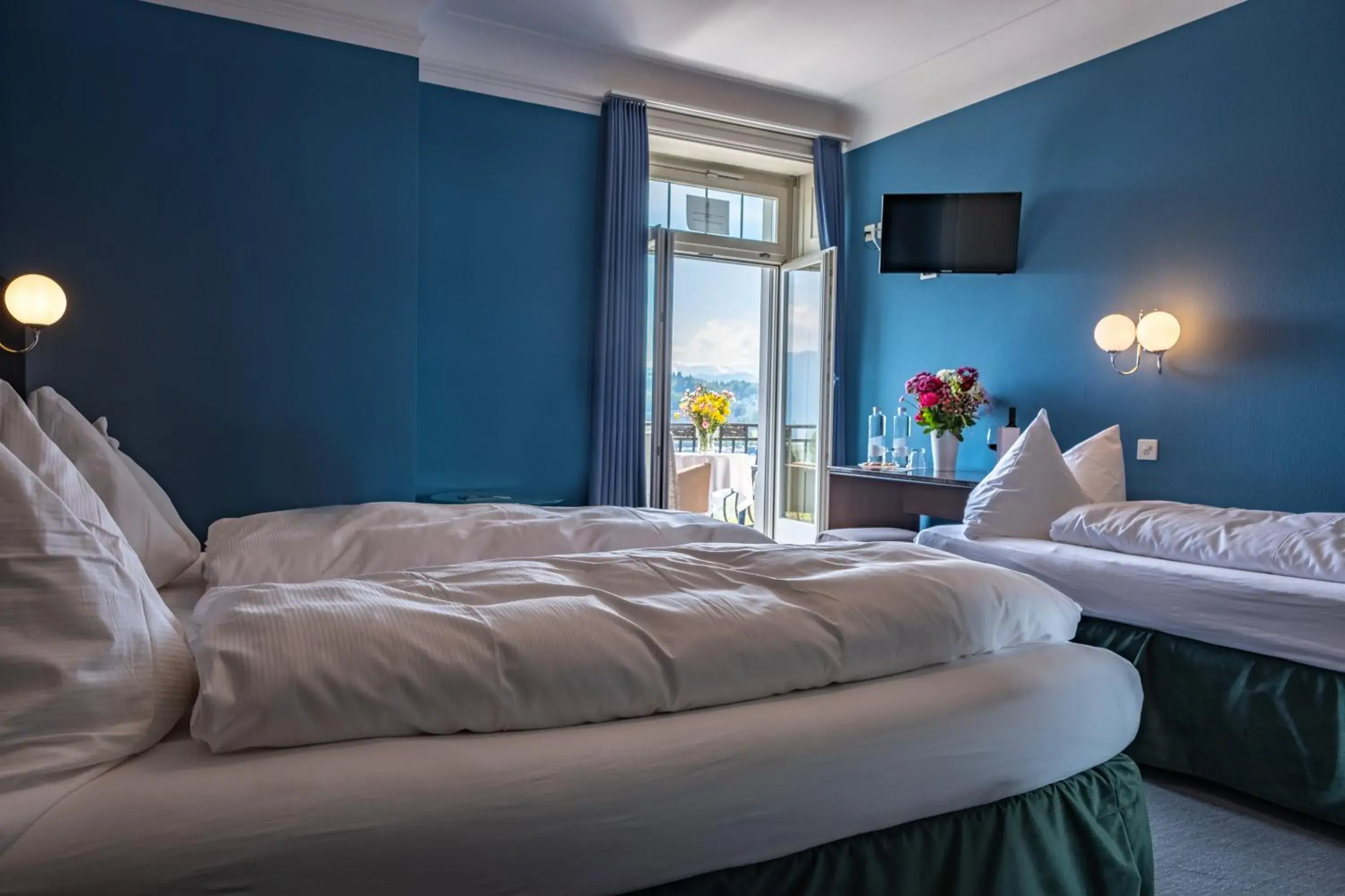 Photo of the whole room, Bed in Hotel Royal Luzern Photo of the whole room, Bed in Hotel Royal Luzern