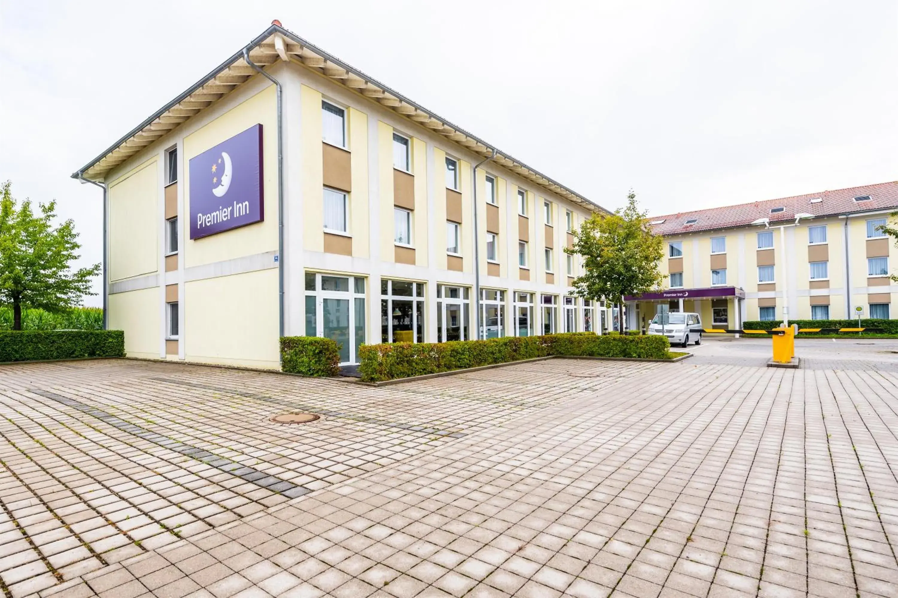 Property building in Premier Inn München Airport Ost Property building in Premier Inn München Airport Ost