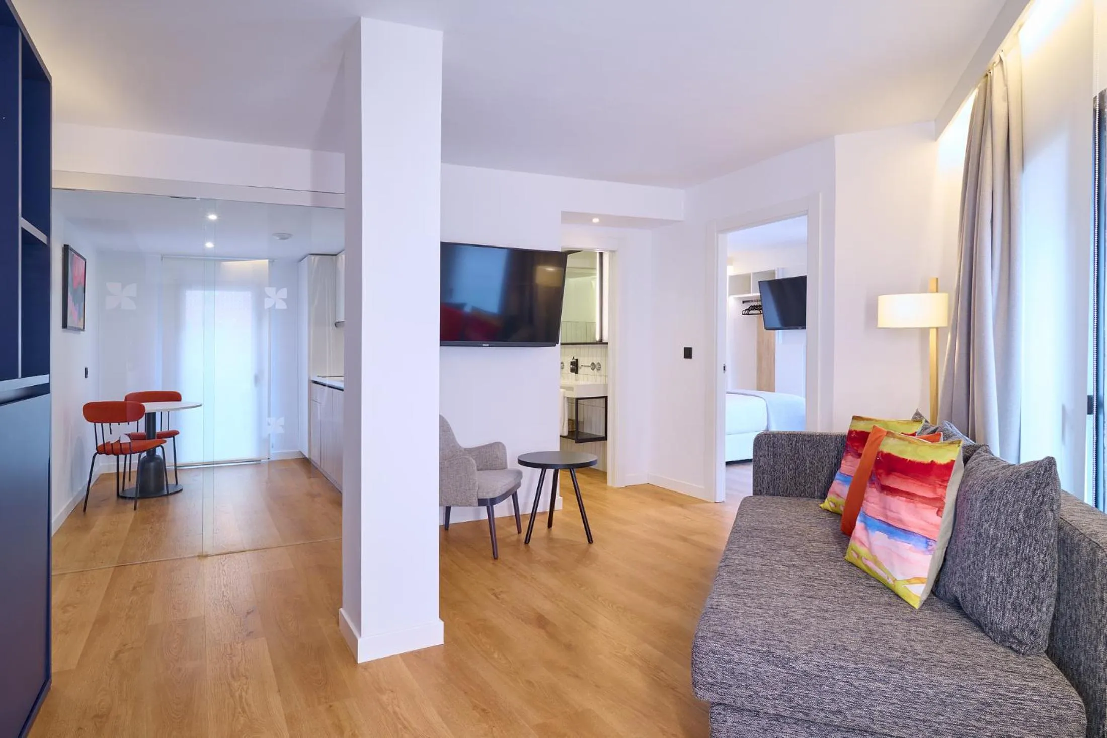 Photo of the whole room in Apartamentos Luna Suites Granada