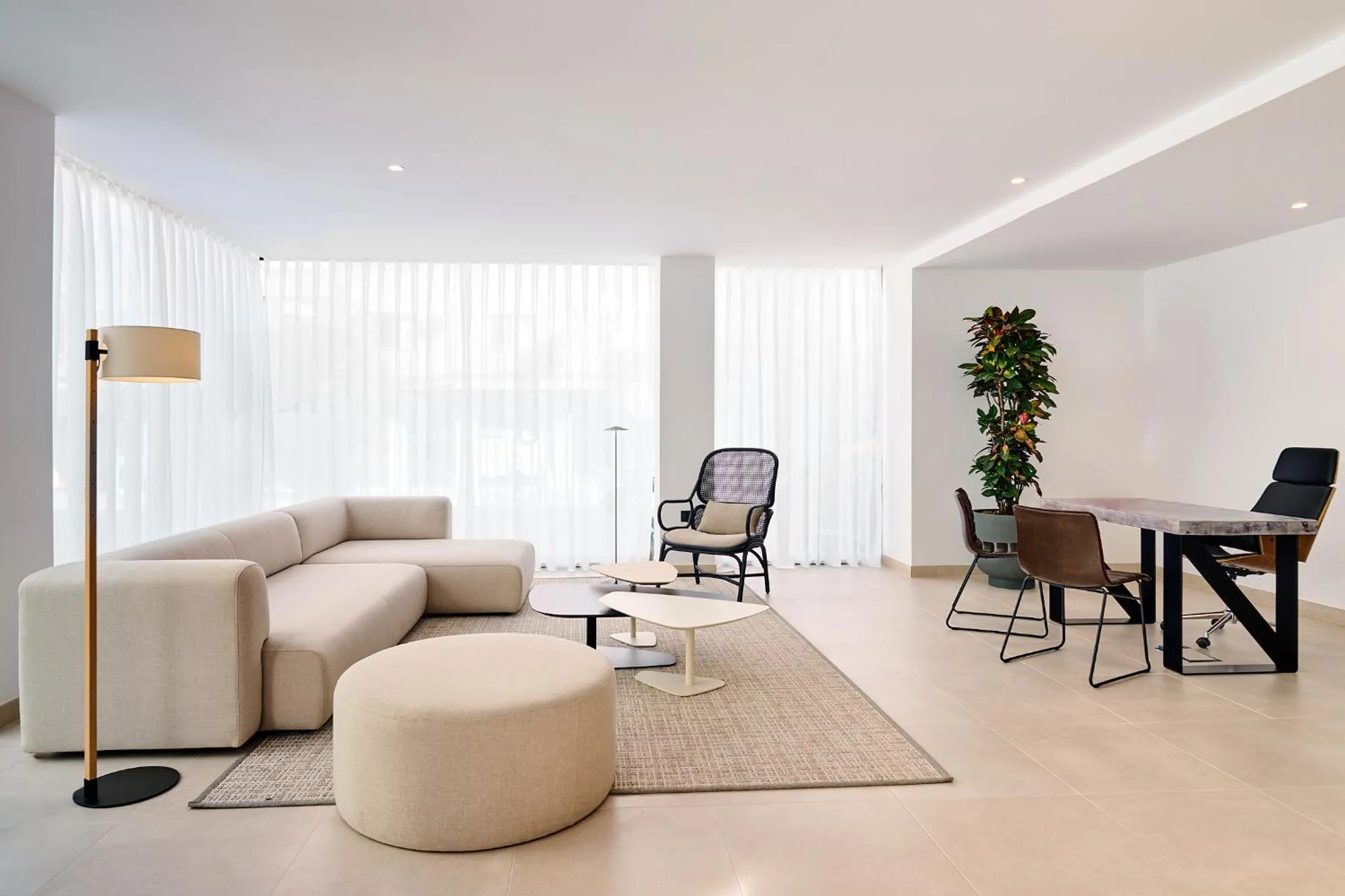 Lobby or reception in Apartamentos Luna Suites Granada