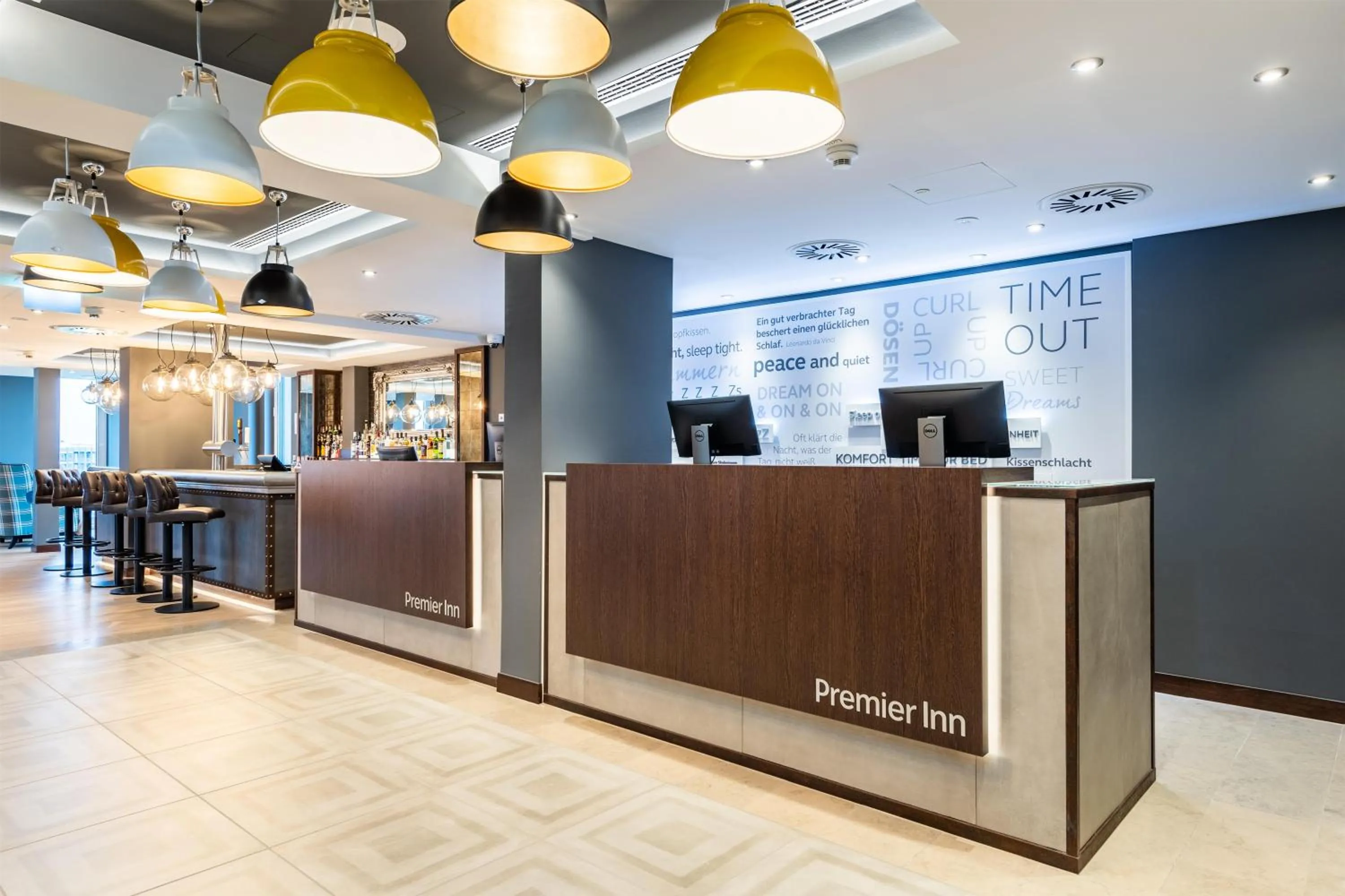 Lobby or reception in Premier Inn München City Schwabing