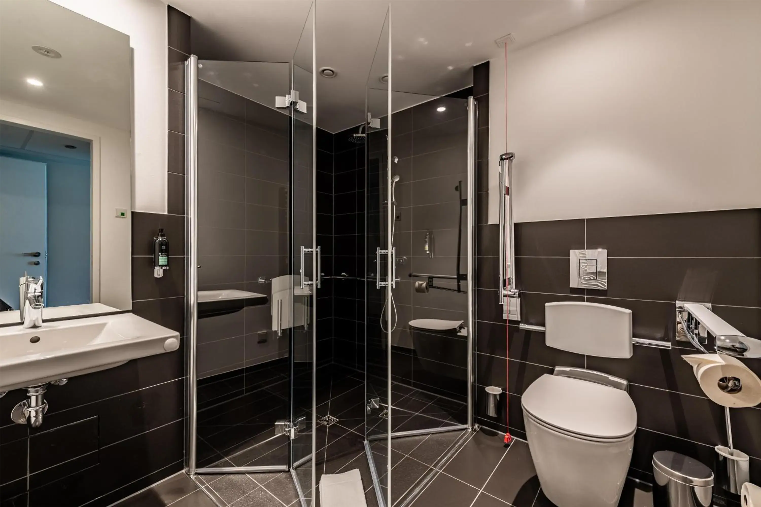 Double Room - Disability Access in Premier Inn München City Schwabing Double Room - Disability Access in Premier Inn München City Schwabing