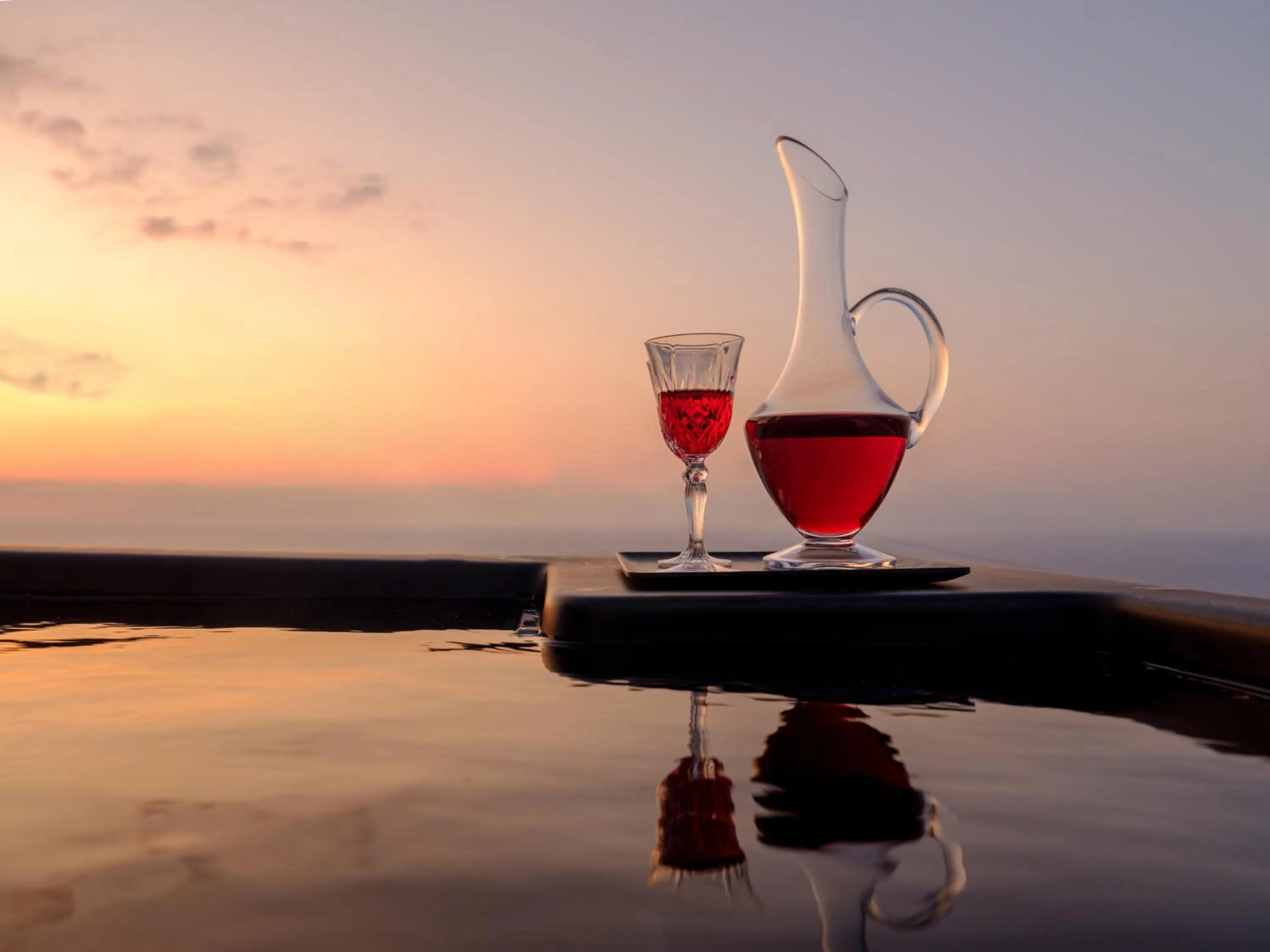 Hot Tub in Ryolithos Suites