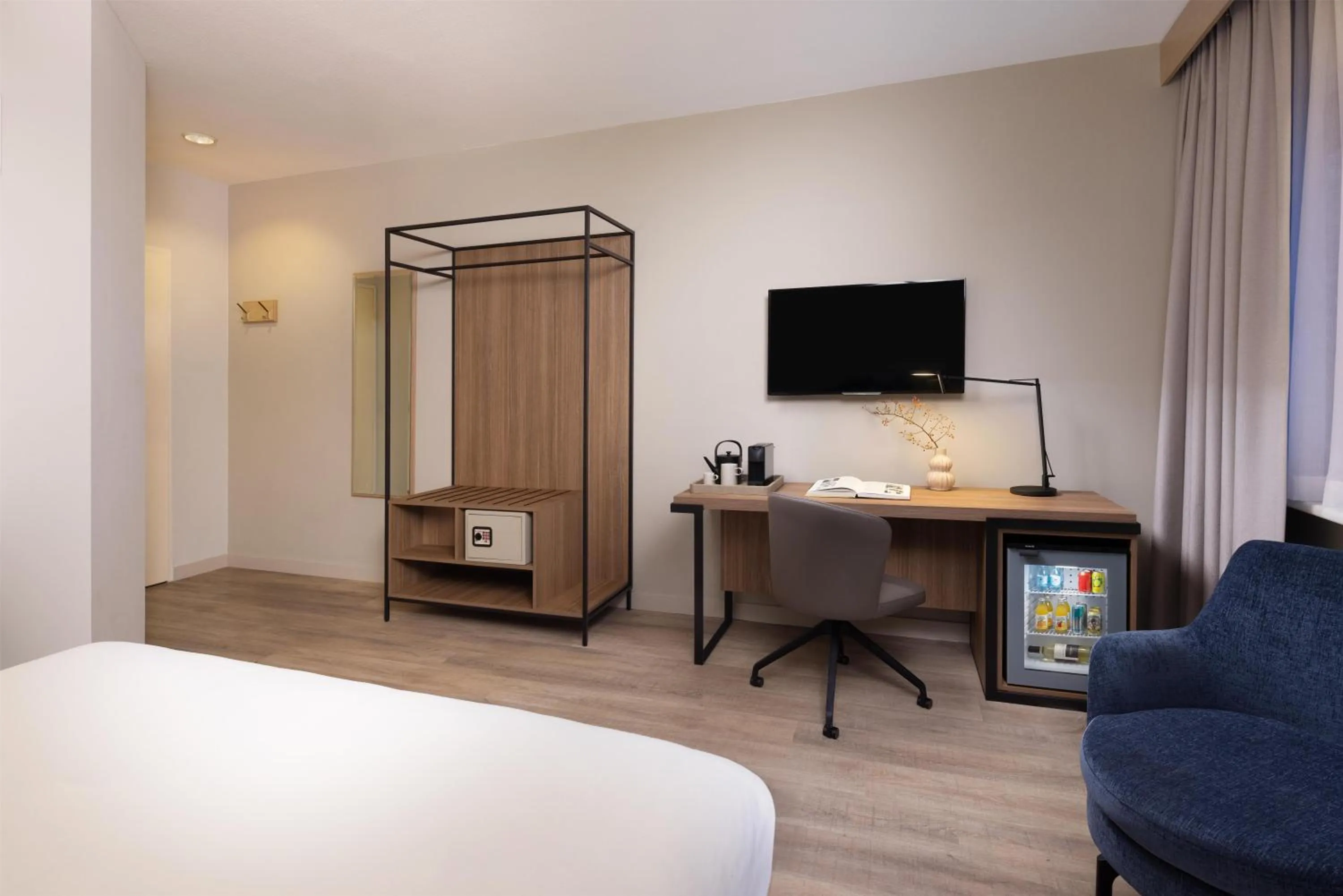 Bedroom, Bed in NH Atlanta Rotterdam Hotel