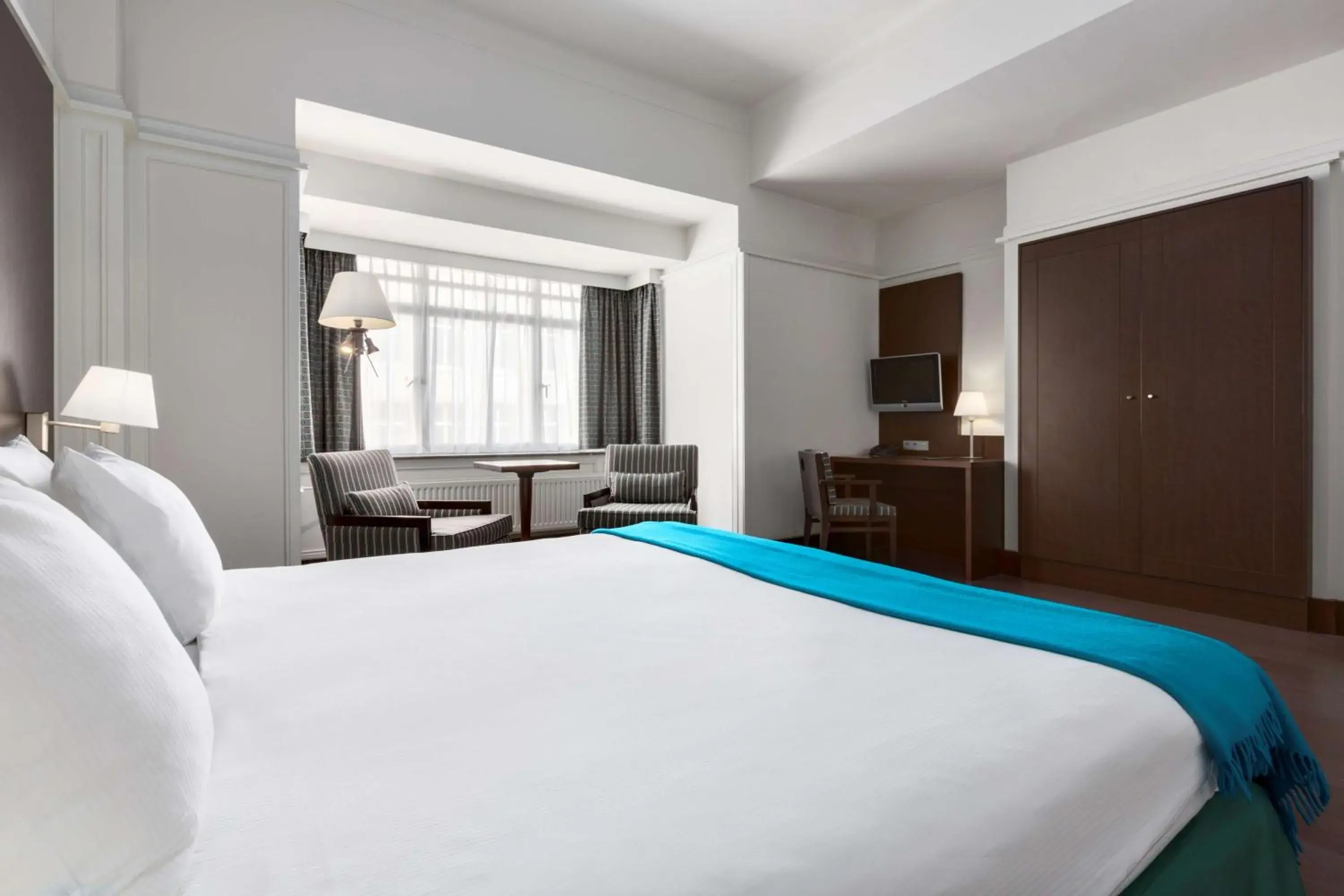 Large Superior Double Room with Extra Bed (2 Adults + 1 Child) in NH Atlanta Rotterdam Hotel Large Superior Double Room with Extra Bed (2 Adults + 1 Child) in NH Atlanta Rotterdam Hotel