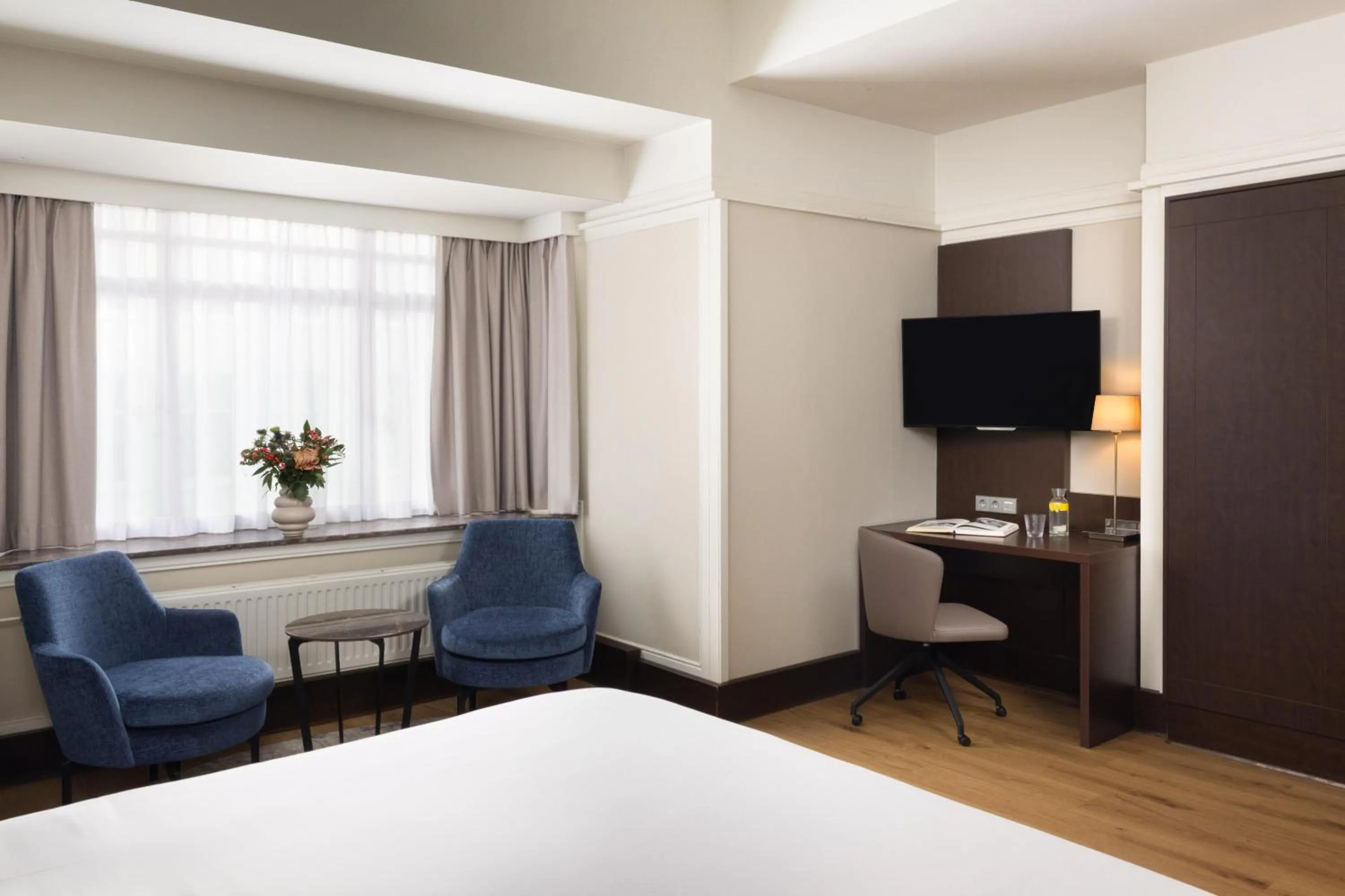 Bedroom, Bed in NH Atlanta Rotterdam Hotel