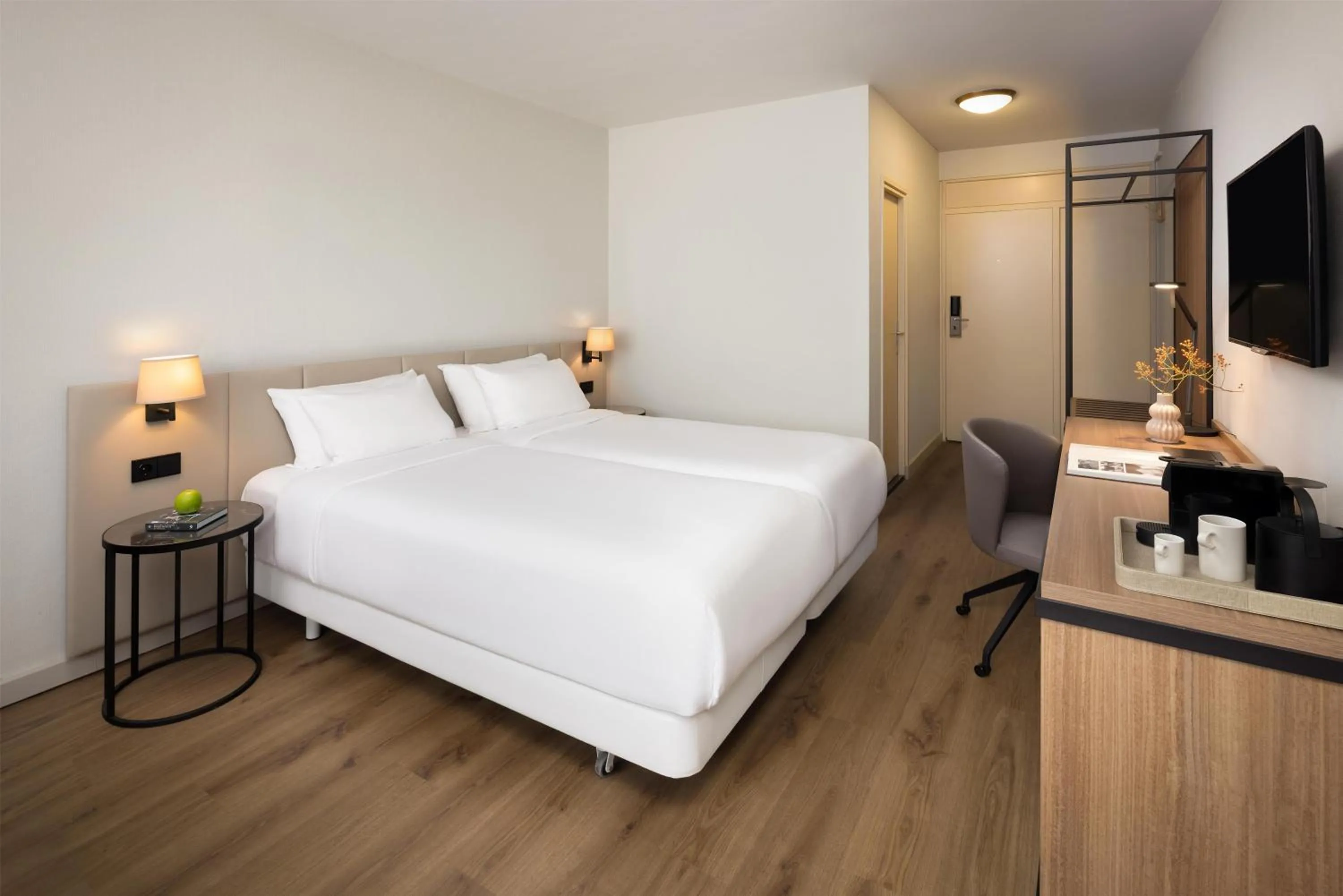 Bedroom, Bed in NH Atlanta Rotterdam Hotel